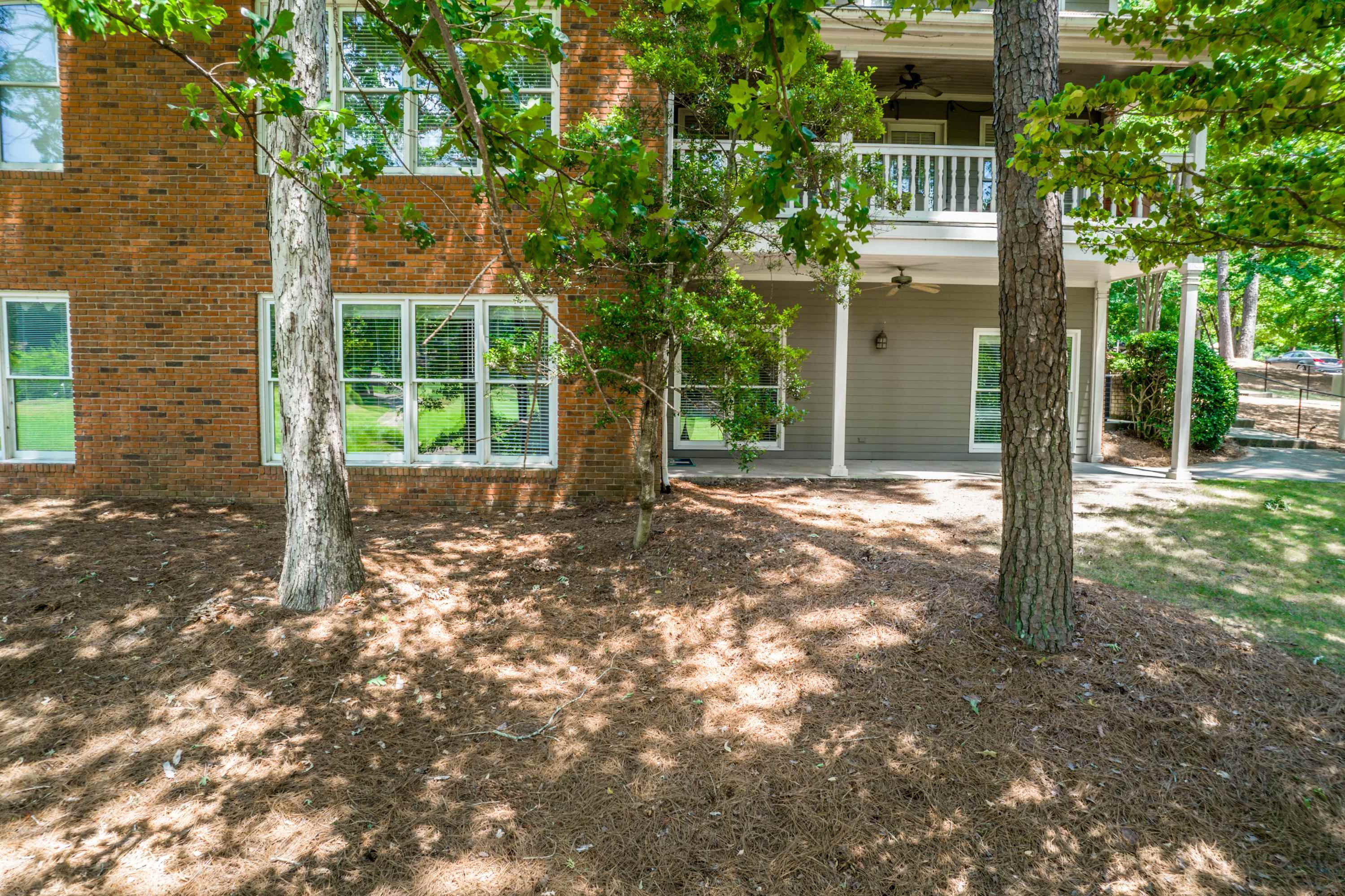 1043 B CLUB HOUSE LANE