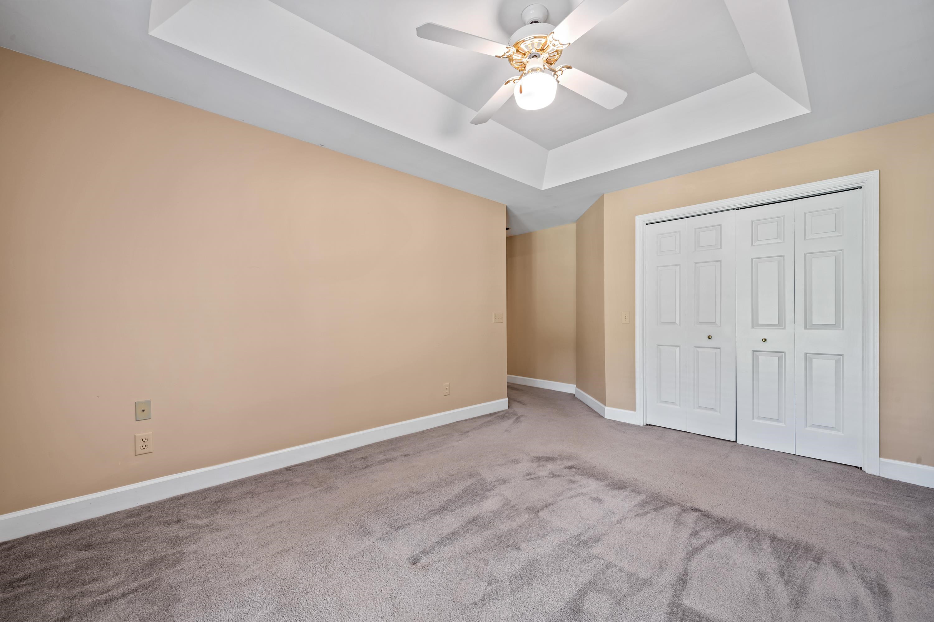 1043 B CLUB HOUSE LANE