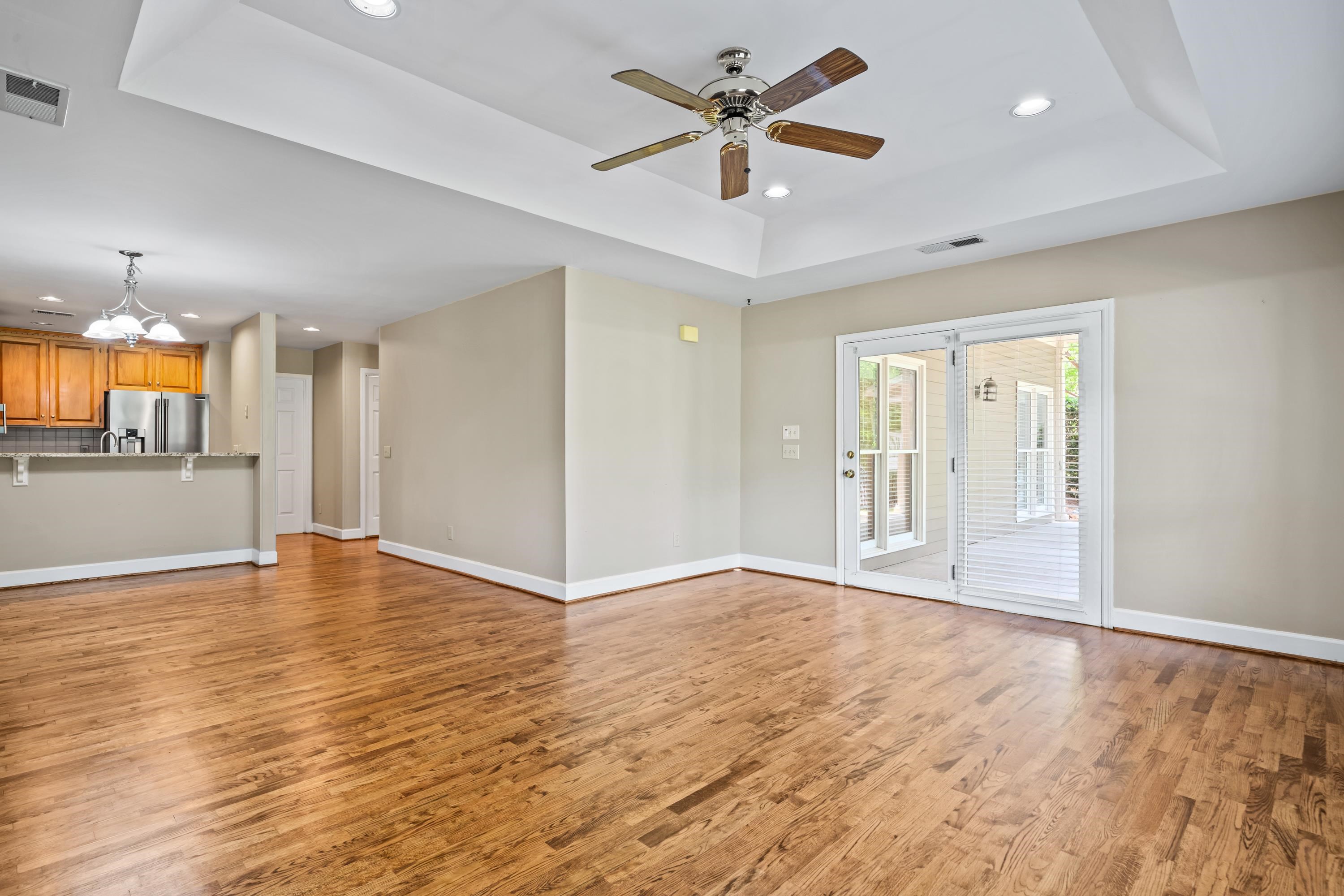 1043 B CLUB HOUSE LANE