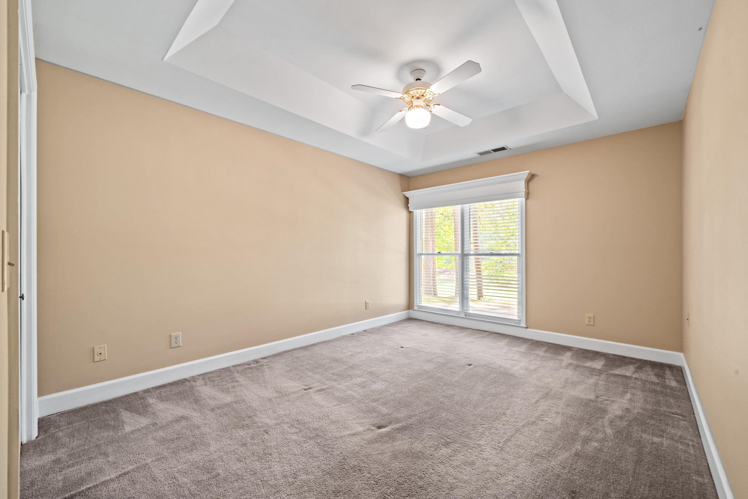 1043 B CLUB HOUSE LANE