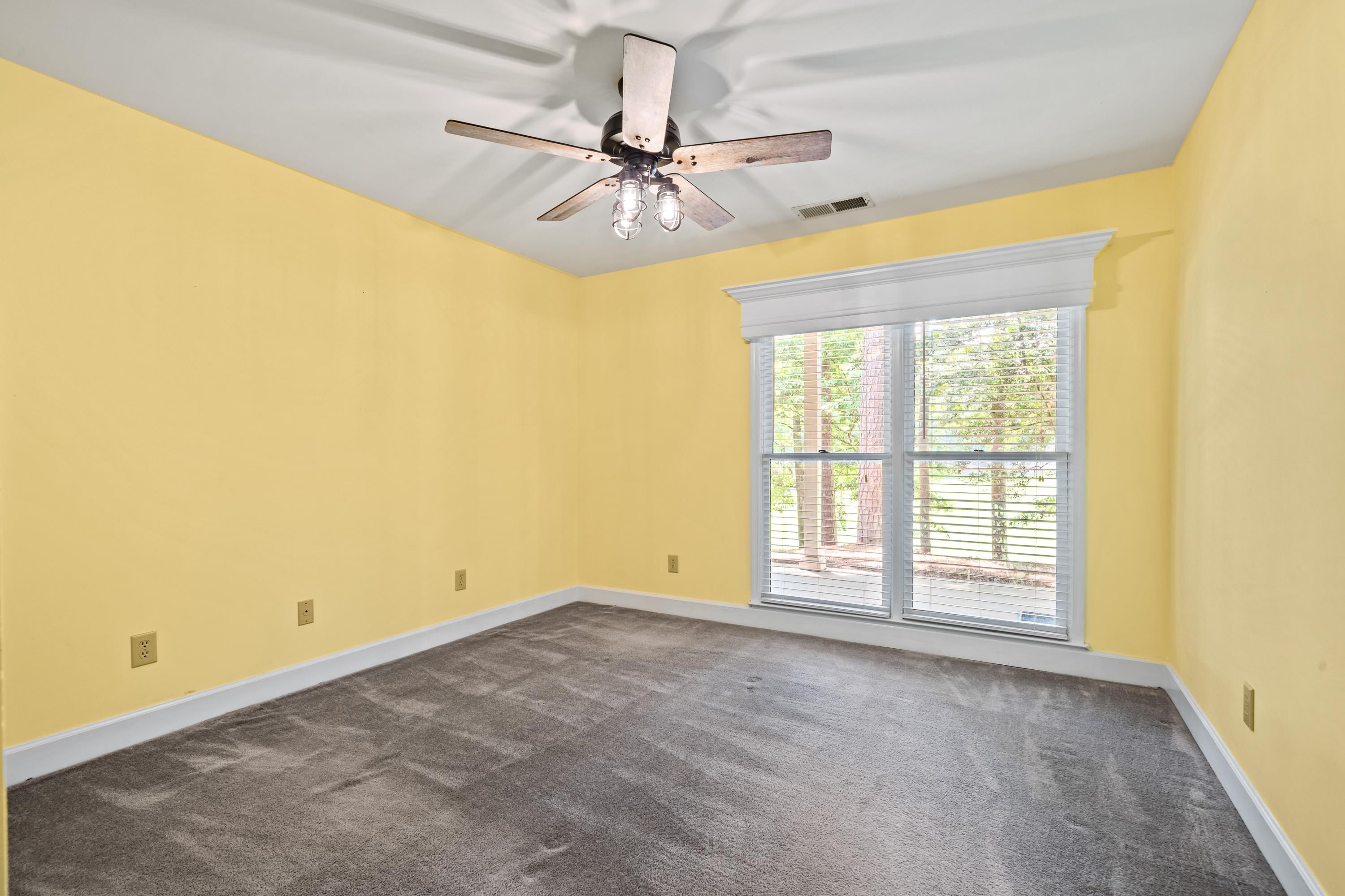 1043 B CLUB HOUSE LANE