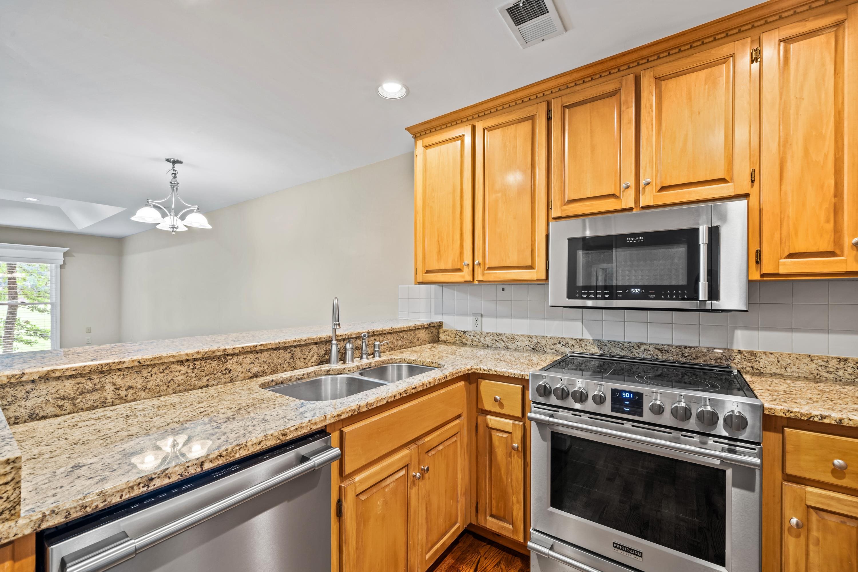 1043 B CLUB HOUSE LANE
