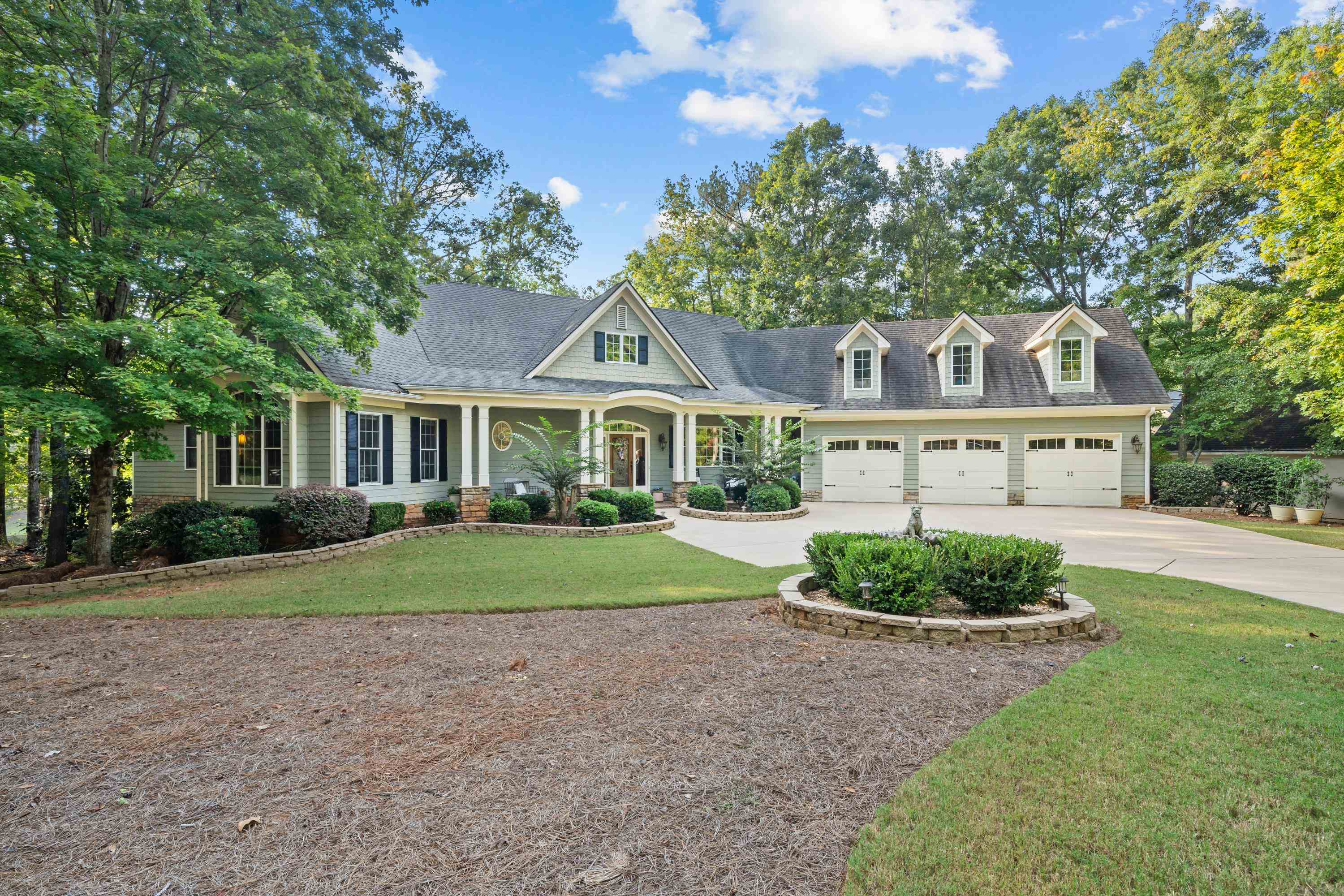 1020 PEACHTREE COURT