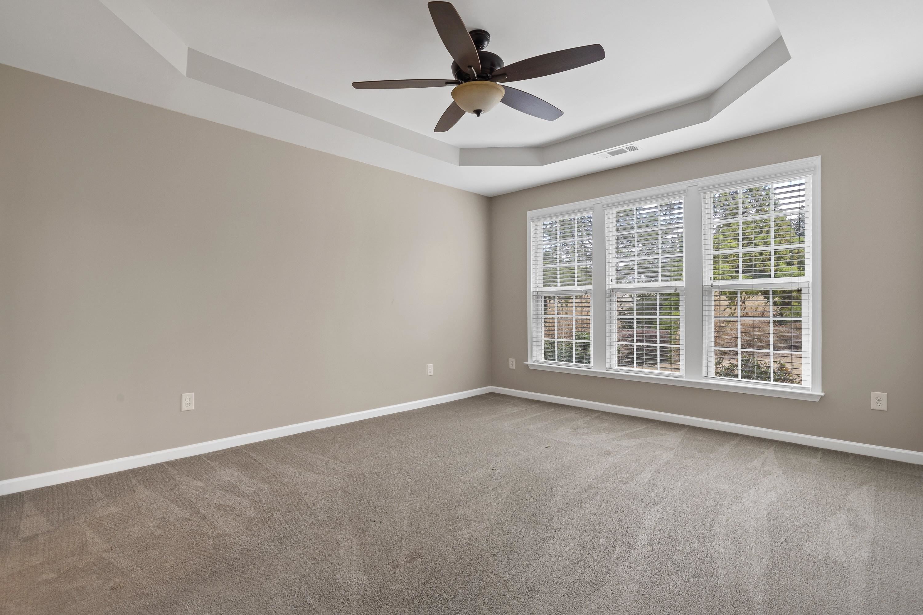 1040 CREEKWOOD PLACE