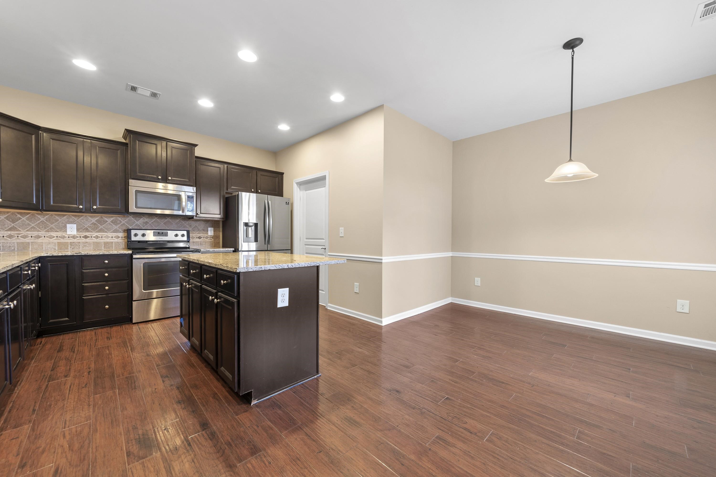 1040 CREEKWOOD PLACE