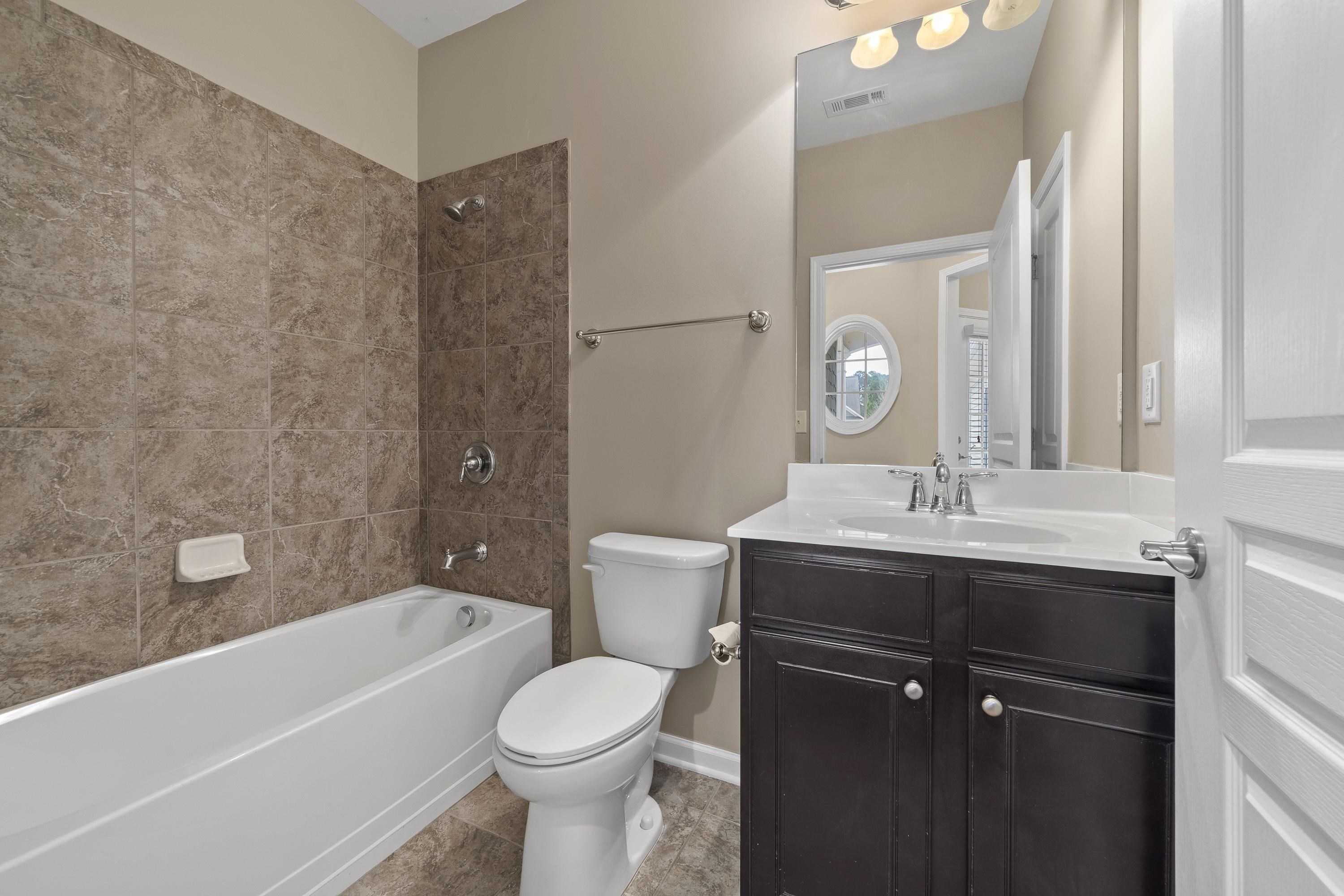 1040 CREEKWOOD PLACE