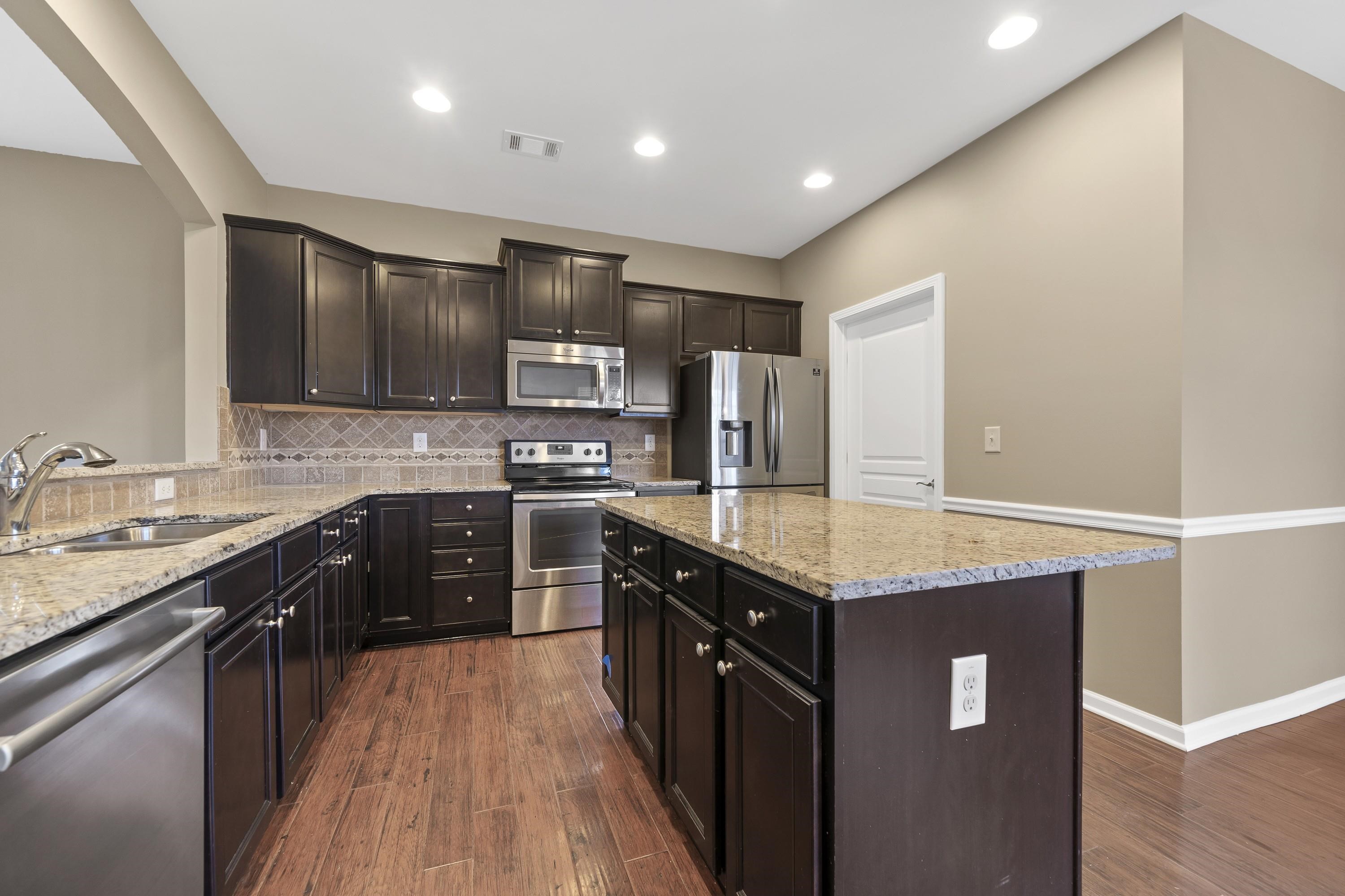 1040 CREEKWOOD PLACE