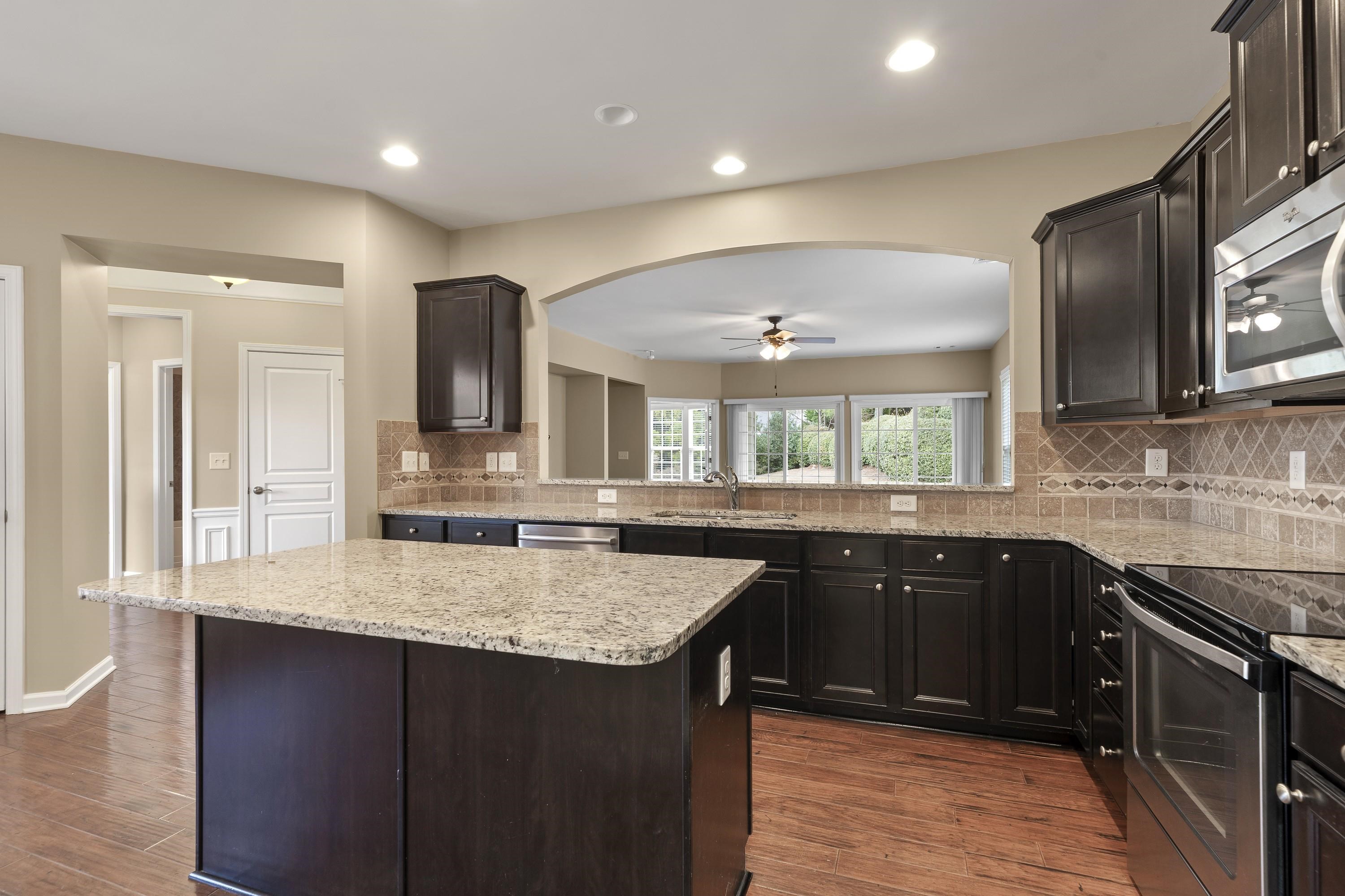 1040 CREEKWOOD PLACE