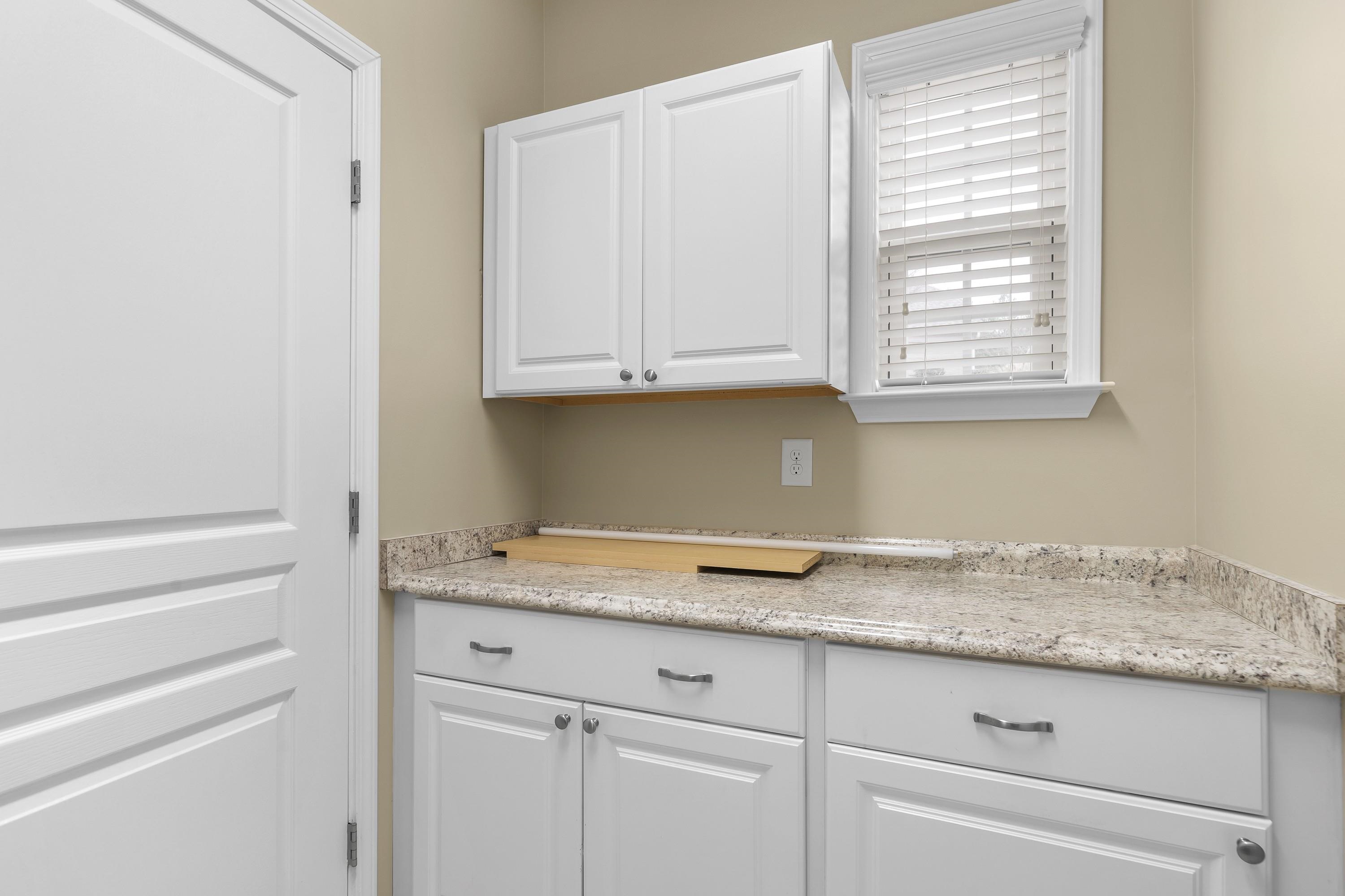 1040 CREEKWOOD PLACE