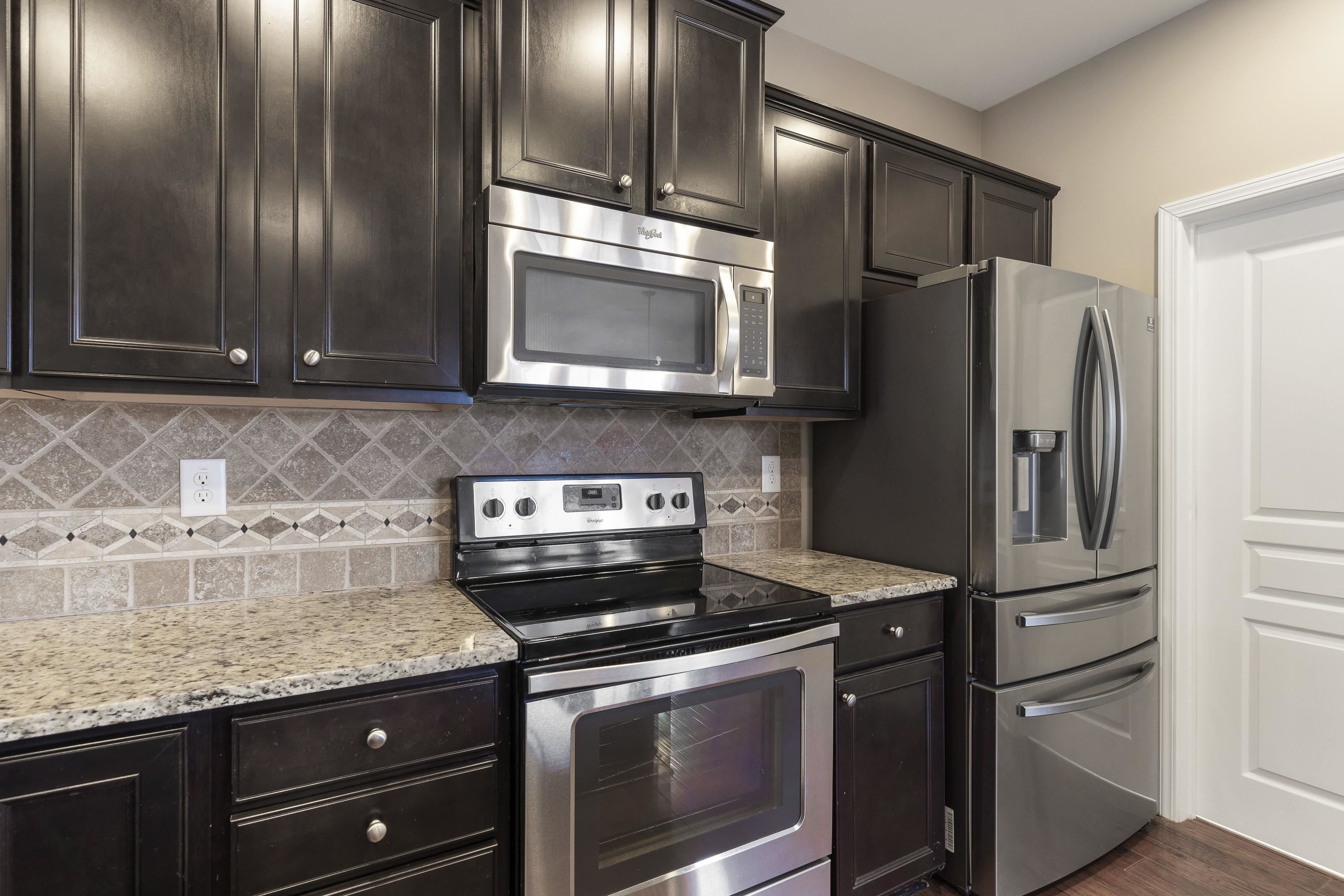 1040 CREEKWOOD PLACE