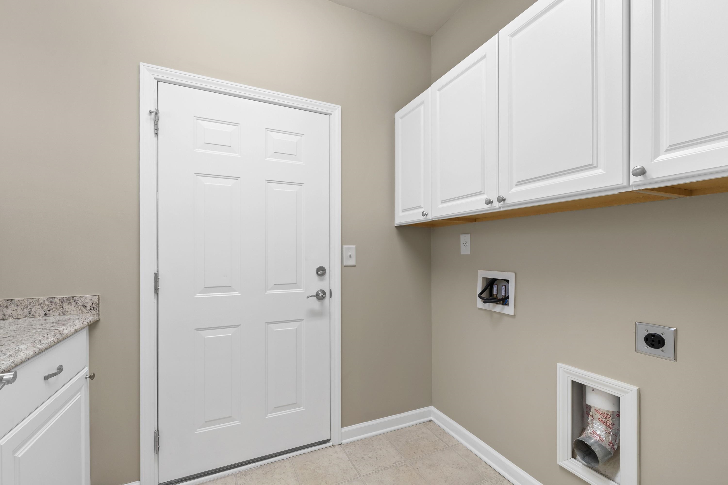 1040 CREEKWOOD PLACE