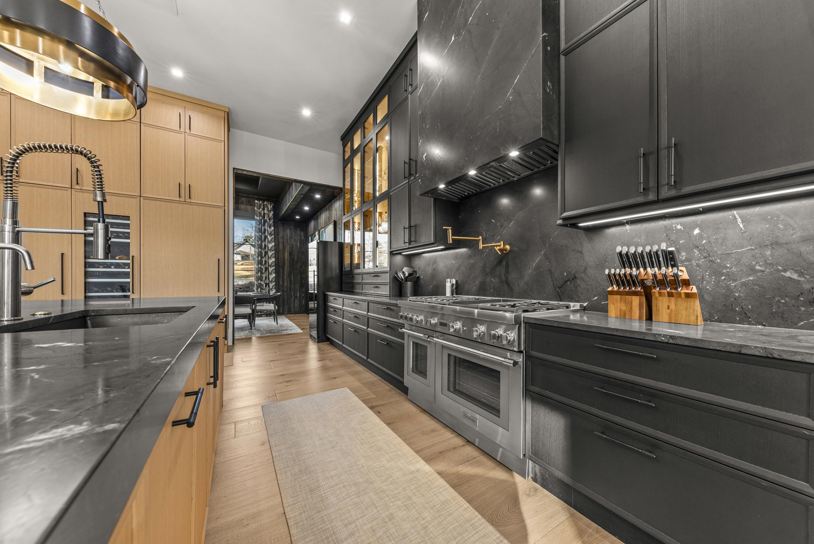 1131 NEARY RIDGE