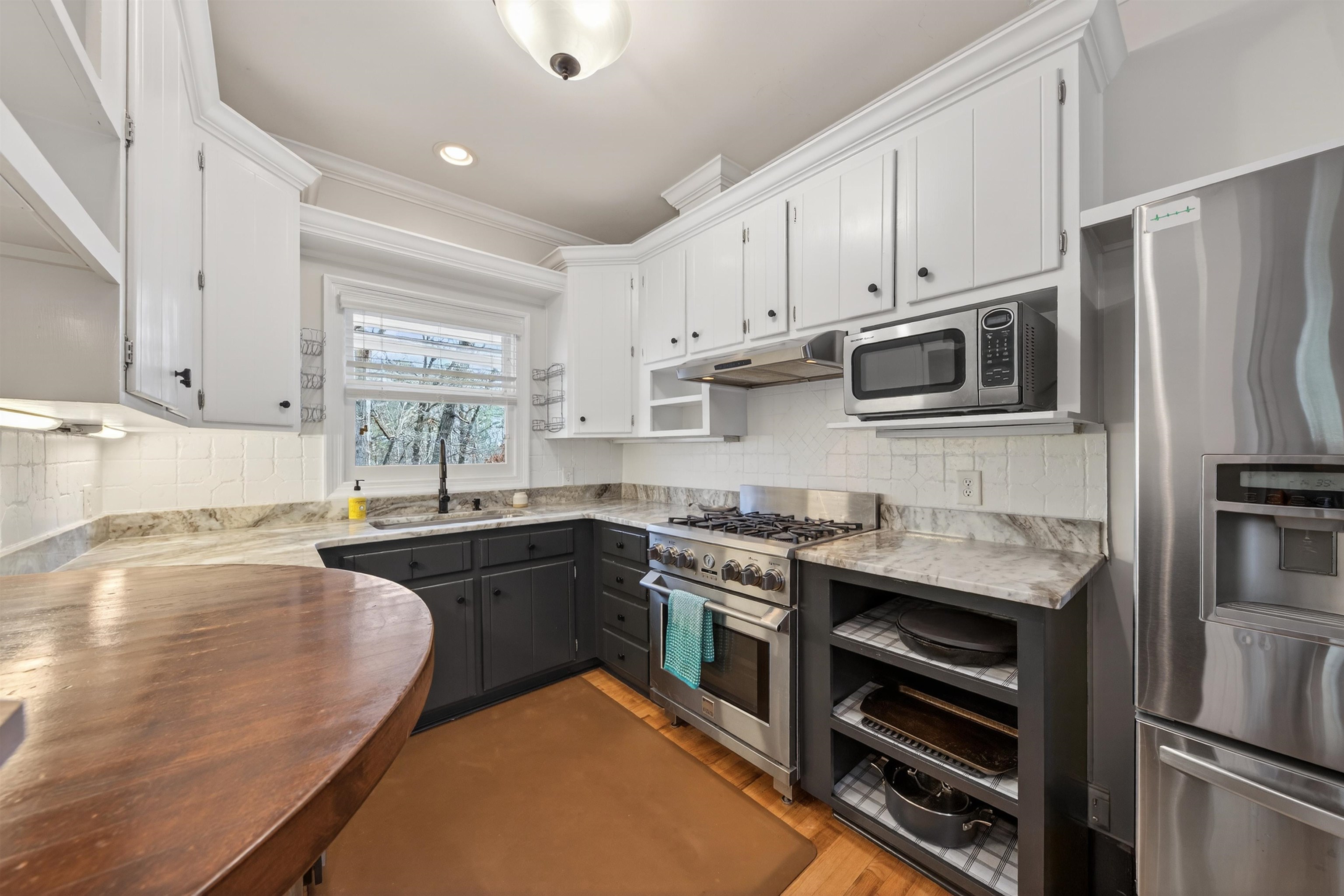 1091 MAPLE RIDGE WAY