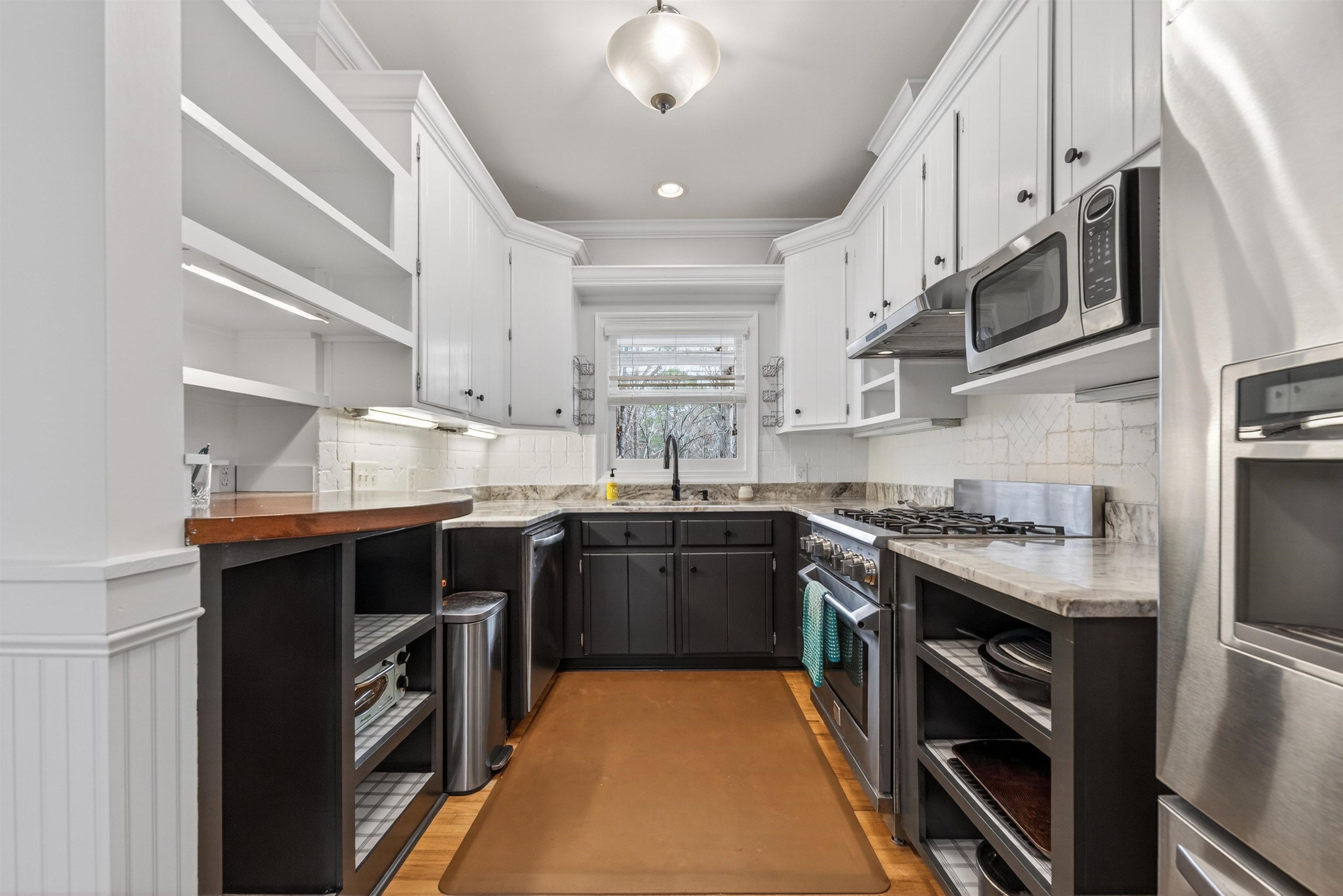 1091 MAPLE RIDGE WAY