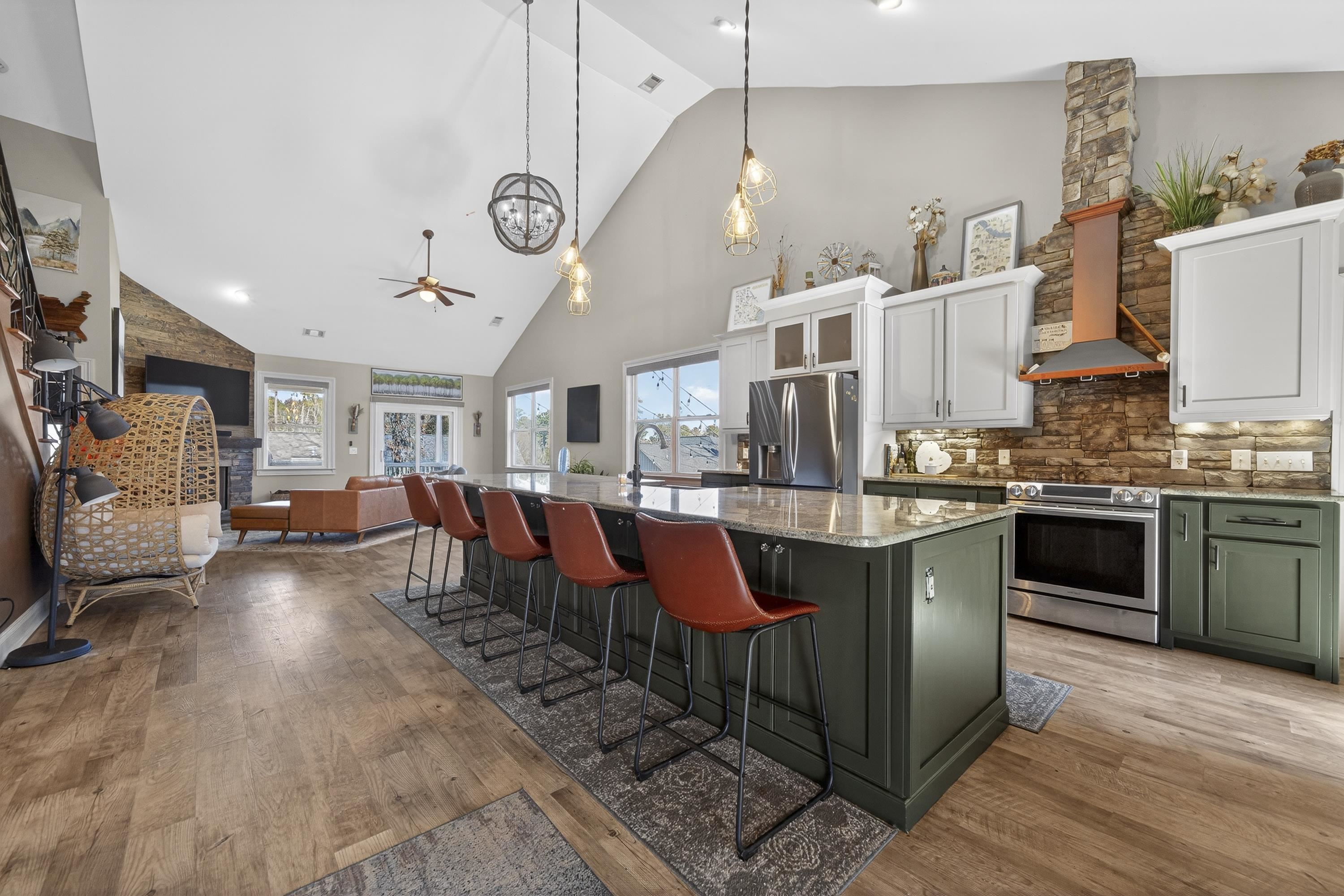 1030 MIRA VISTA COVE