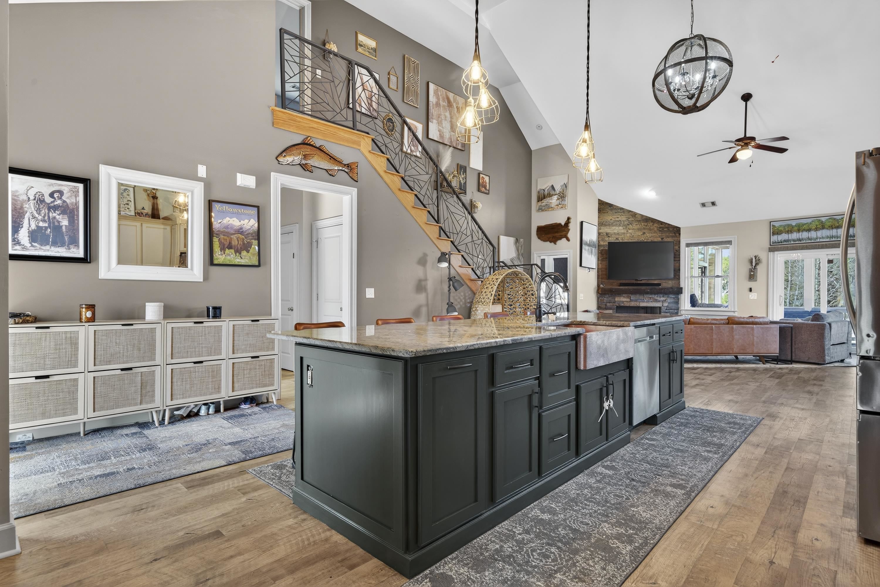 1030 MIRA VISTA COVE