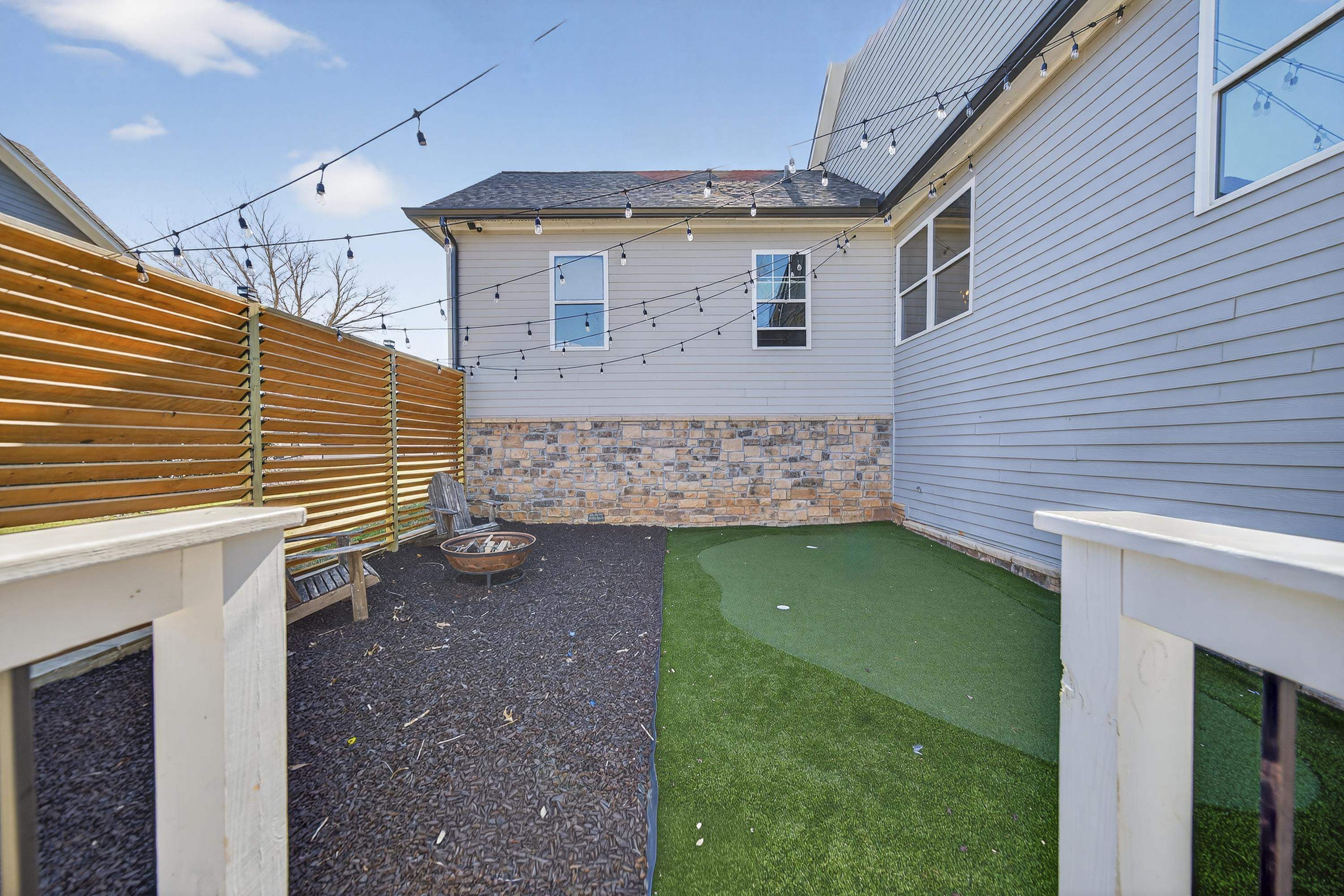 1030 MIRA VISTA COVE