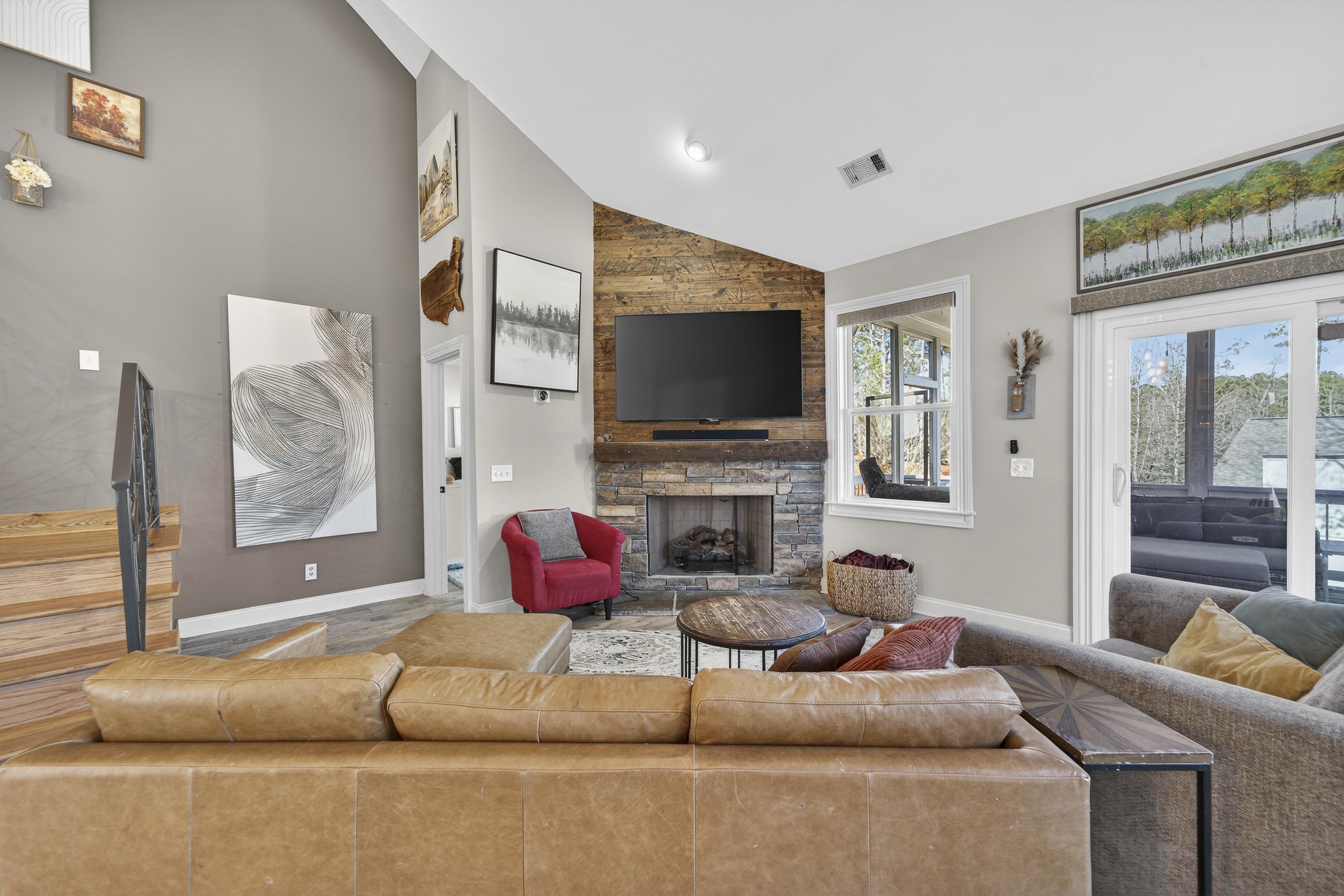 1030 MIRA VISTA COVE