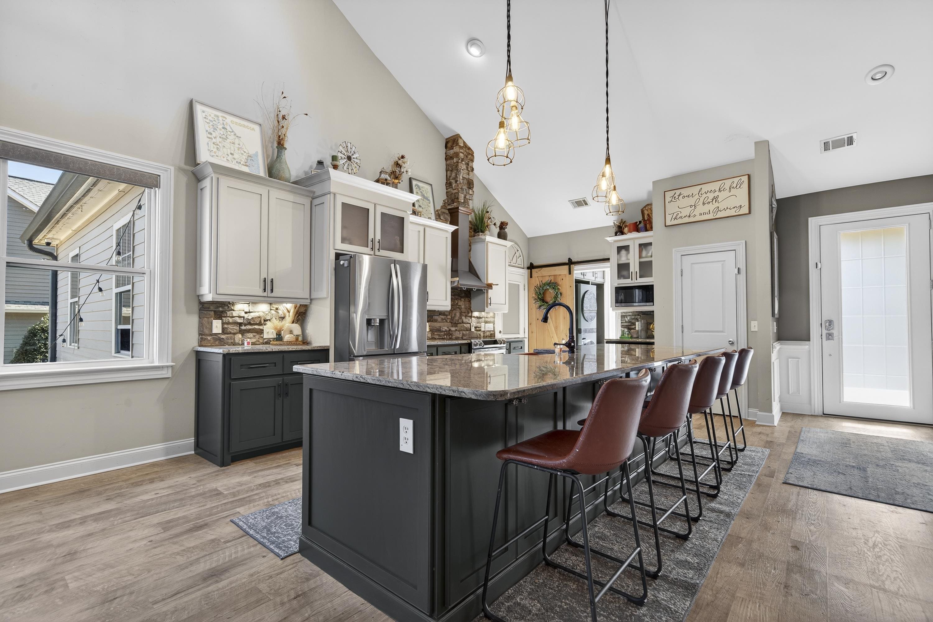 1030 MIRA VISTA COVE
