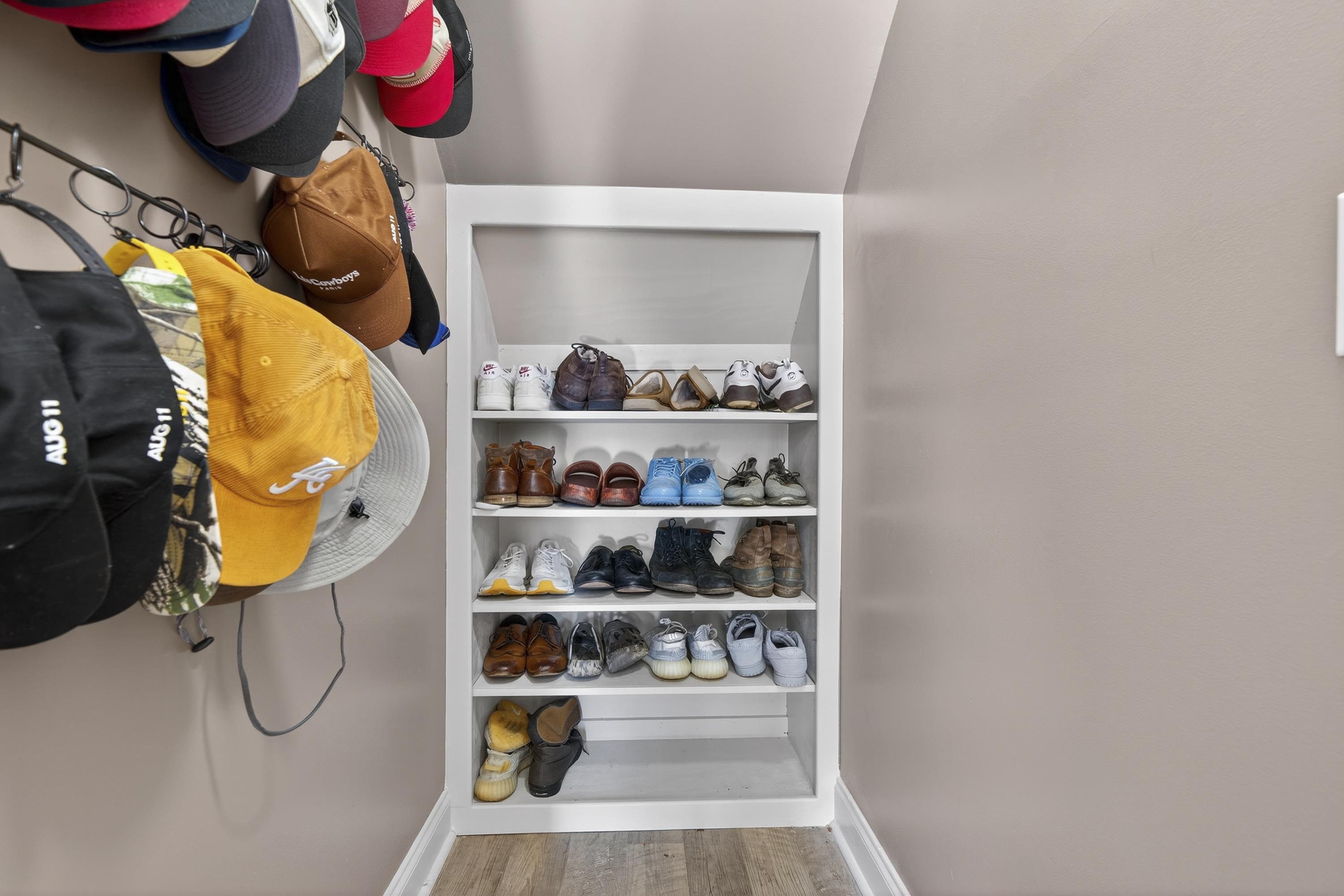 1030 MIRA VISTA COVE