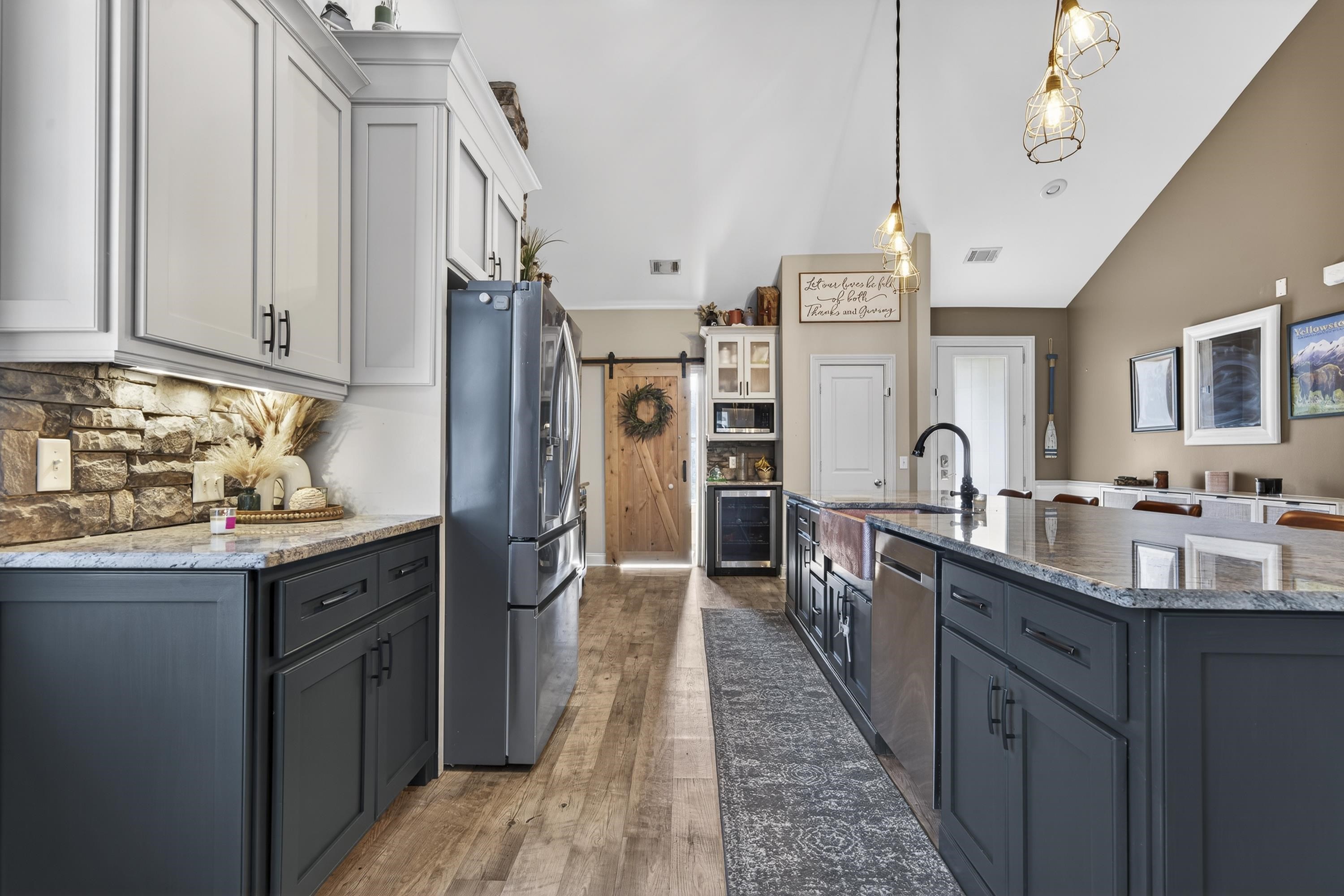 1030 MIRA VISTA COVE