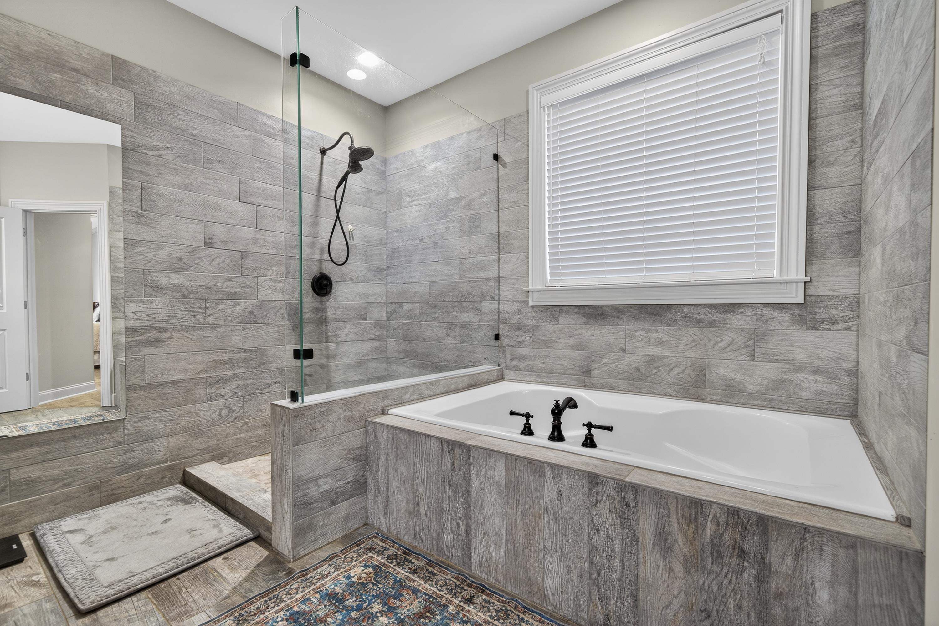 1030 MIRA VISTA COVE