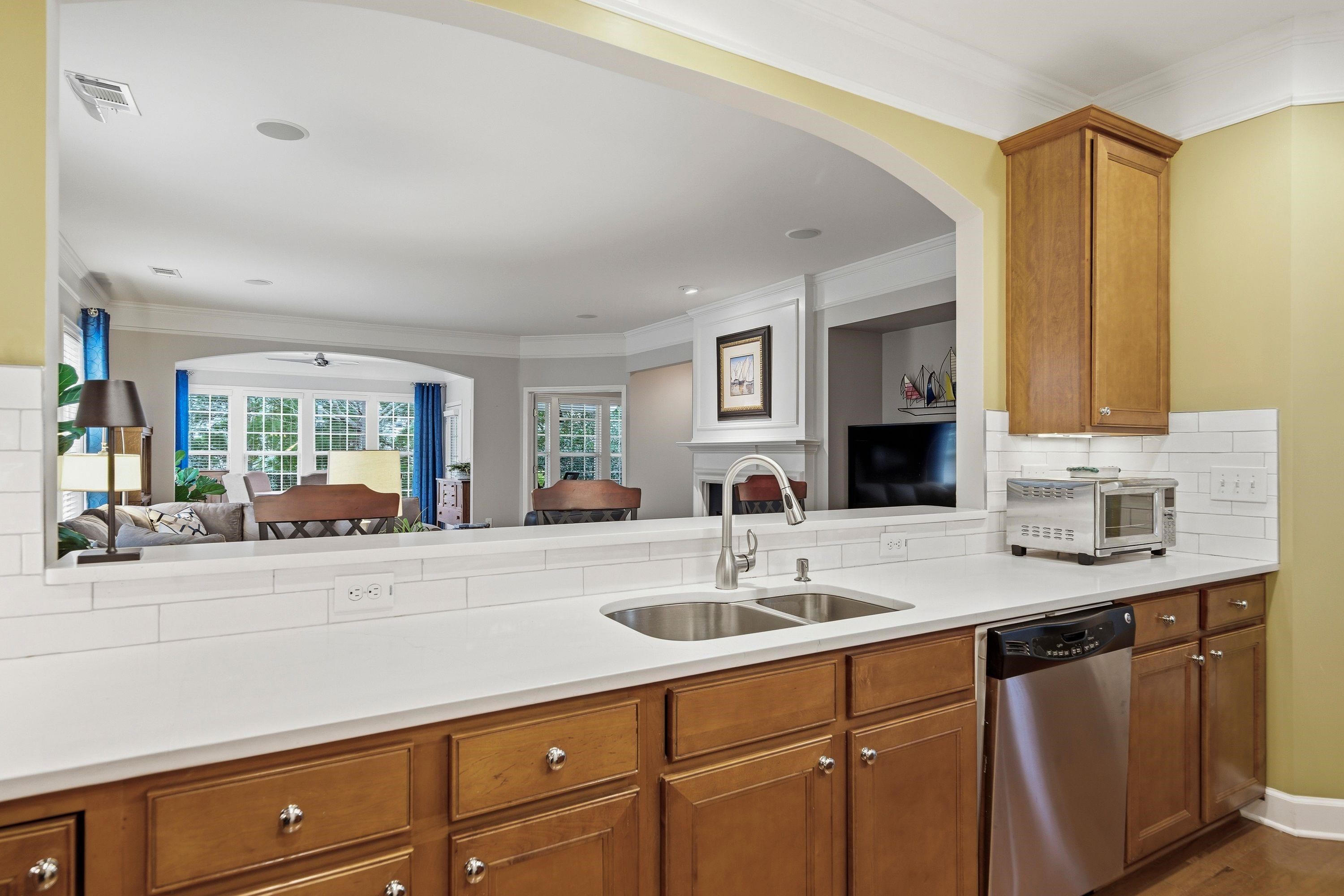 1011 CREEKWOOD PLACE