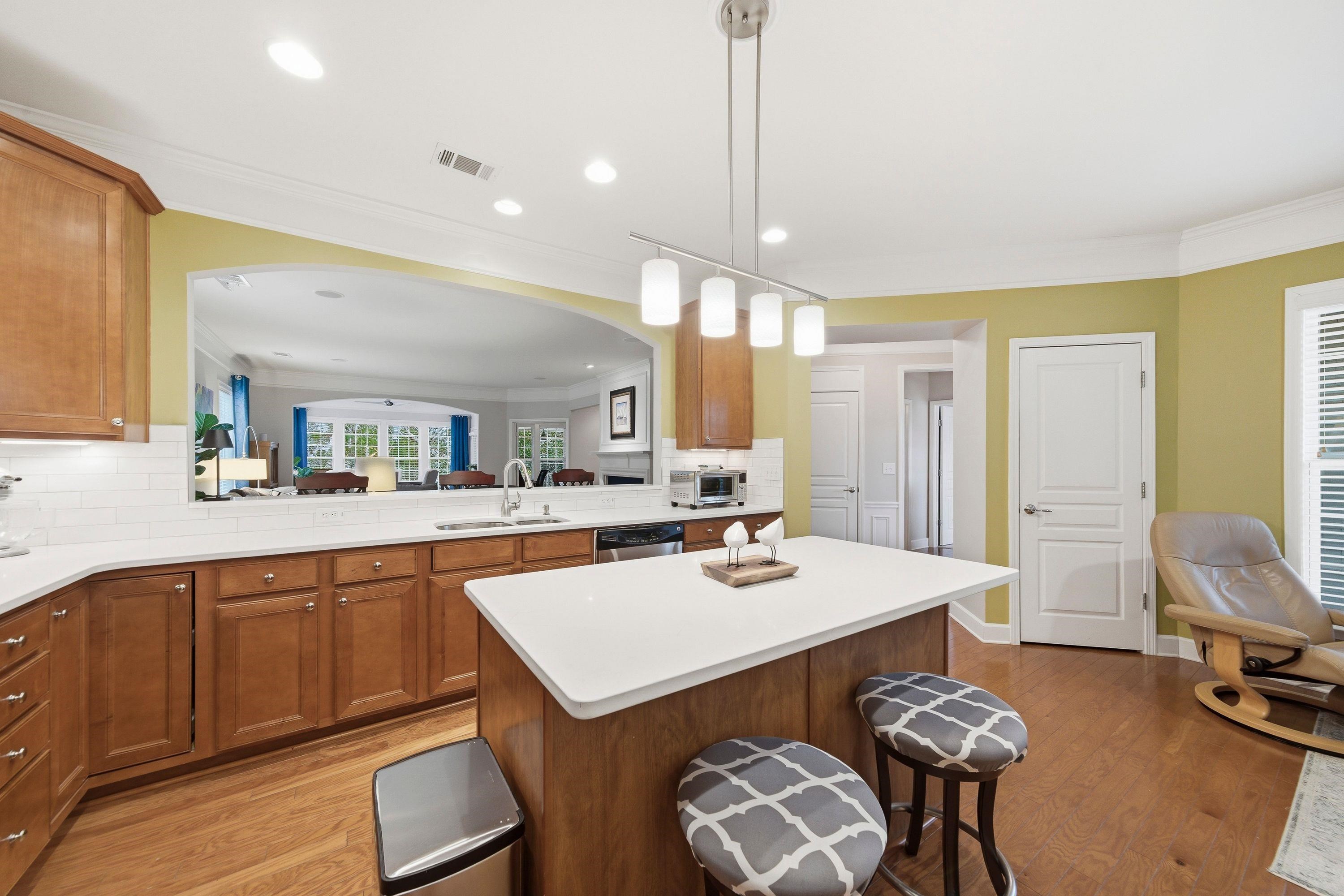 1011 CREEKWOOD PLACE