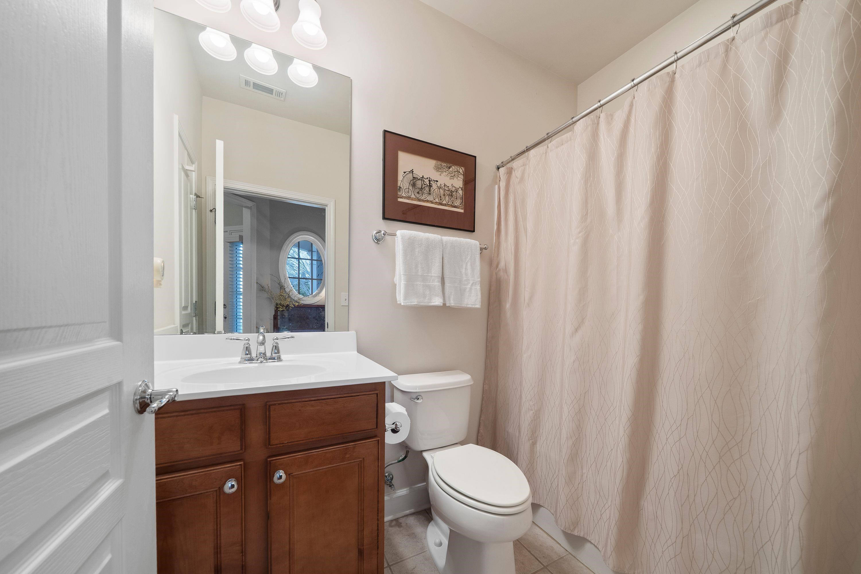 1011 CREEKWOOD PLACE