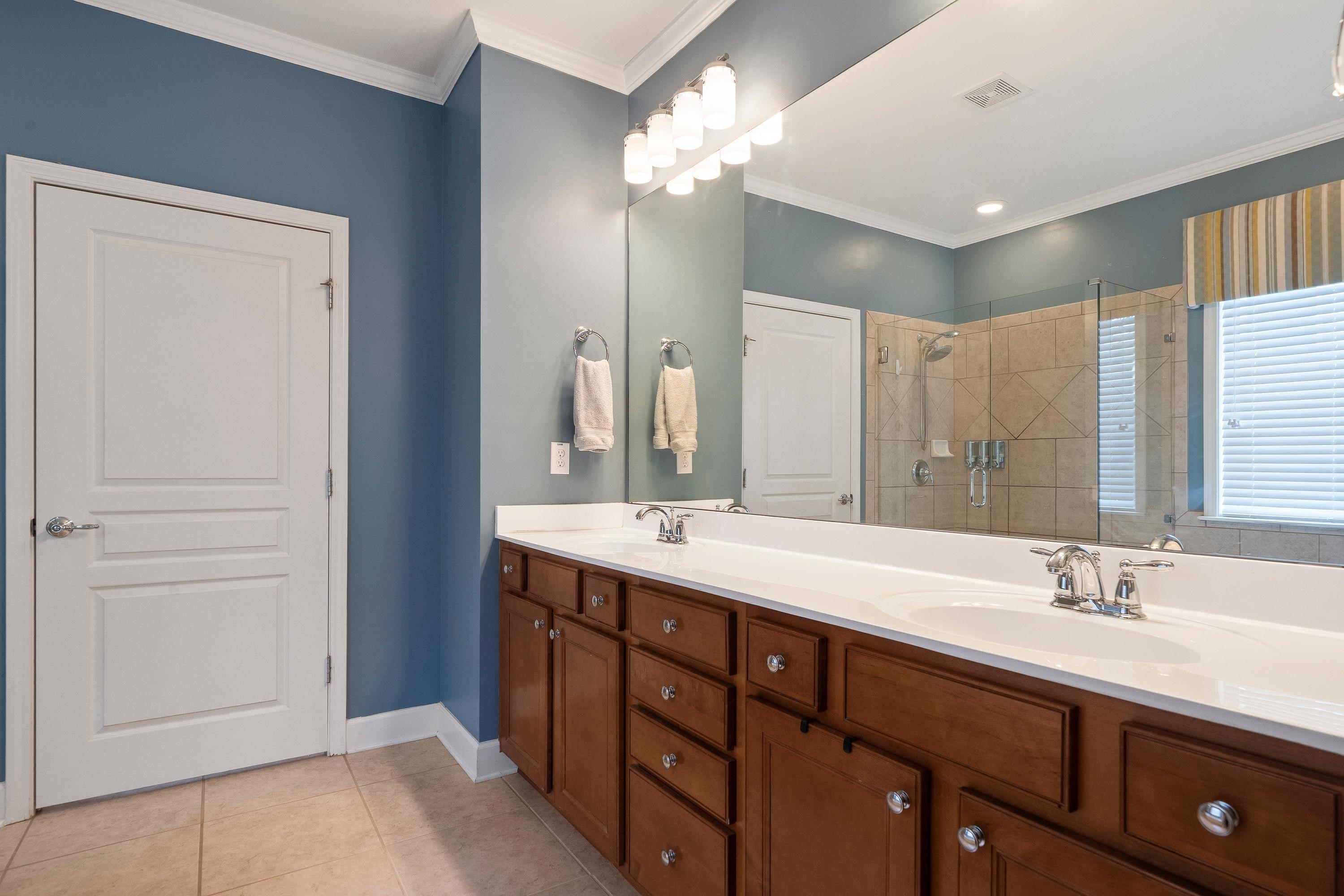 1011 CREEKWOOD PLACE