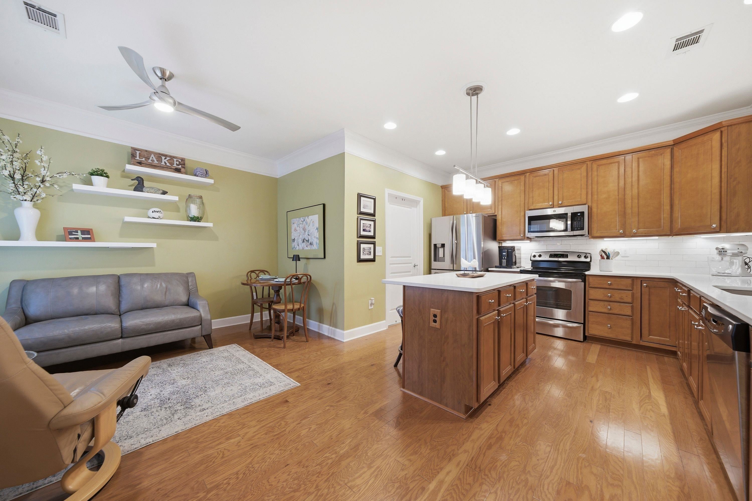 1011 CREEKWOOD PLACE