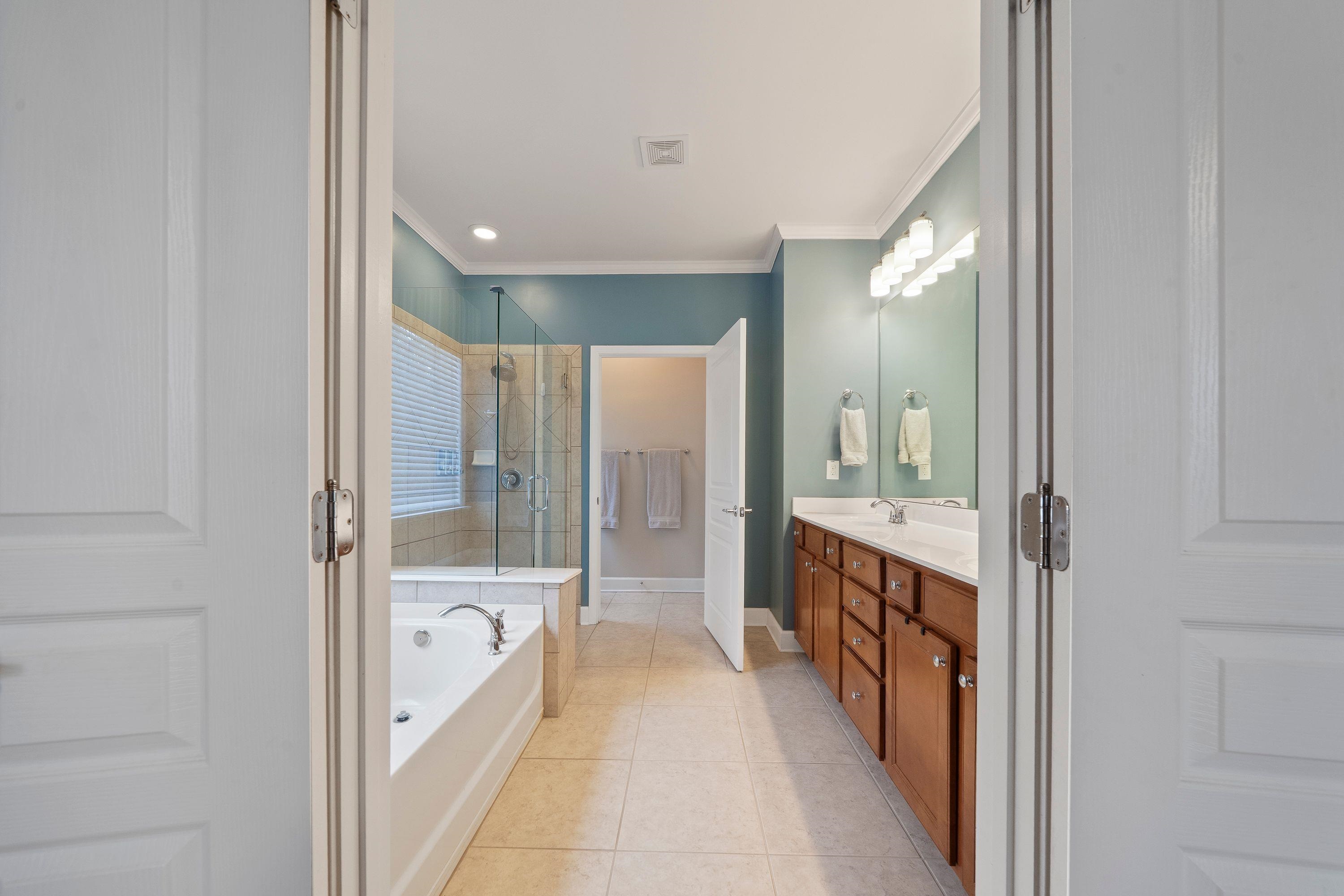 1011 CREEKWOOD PLACE