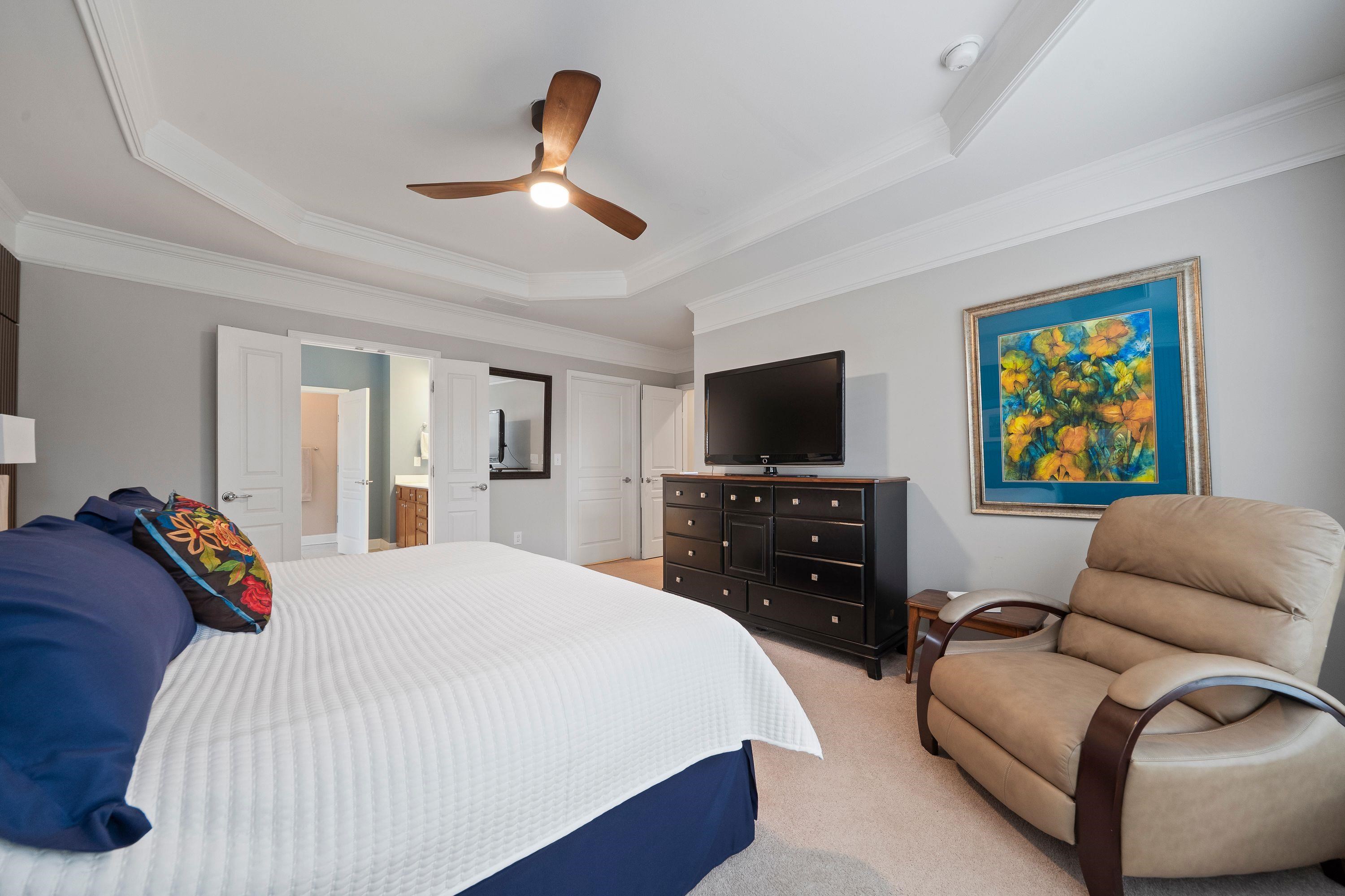 1011 CREEKWOOD PLACE