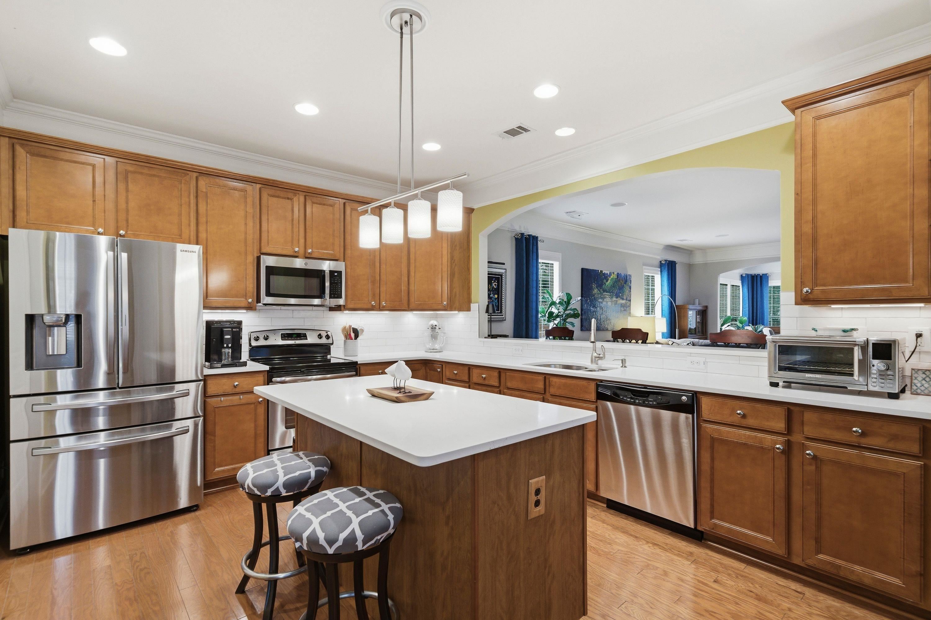 1011 CREEKWOOD PLACE