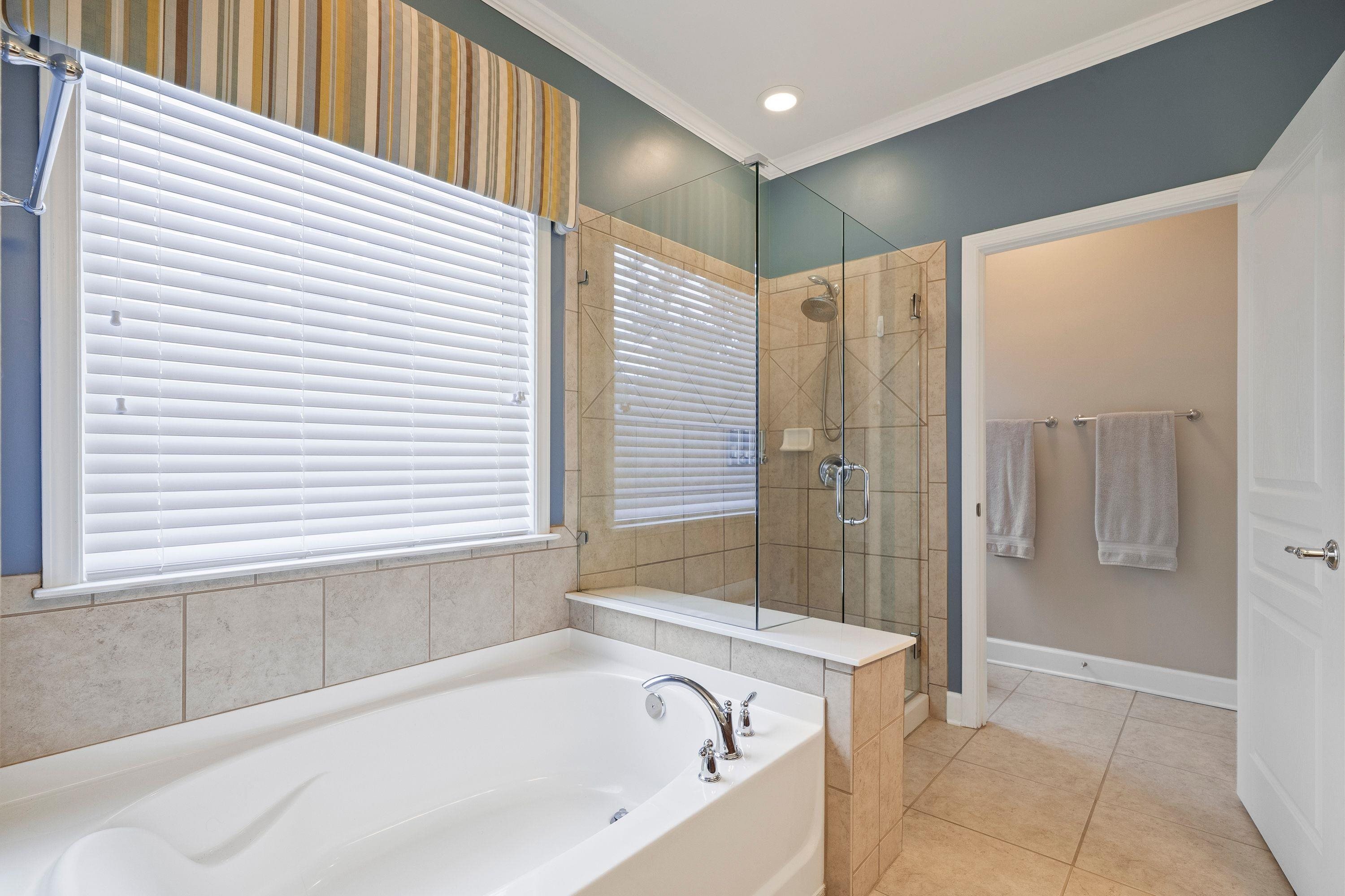 1011 CREEKWOOD PLACE