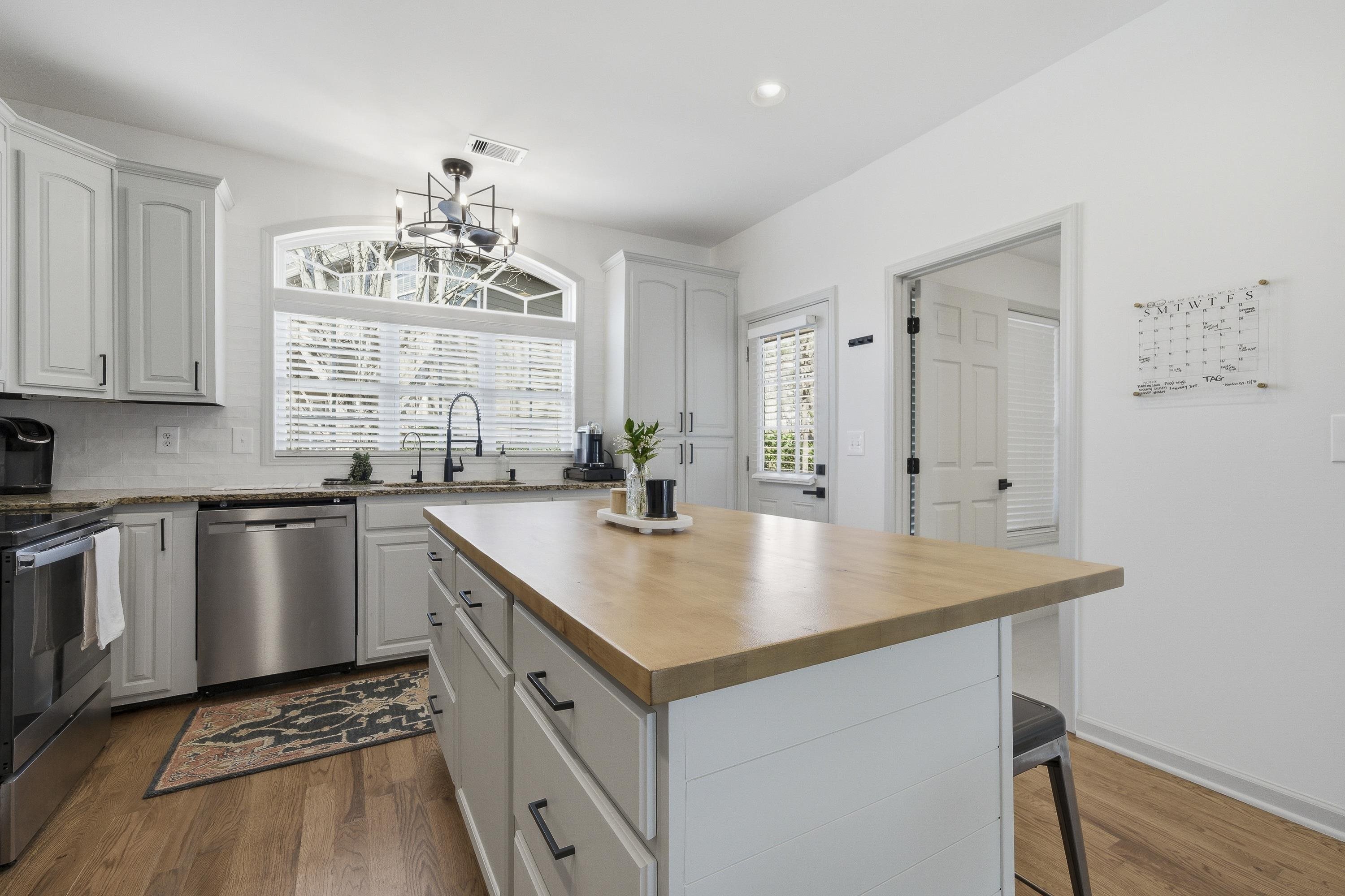 301 PORT LAZ LANE