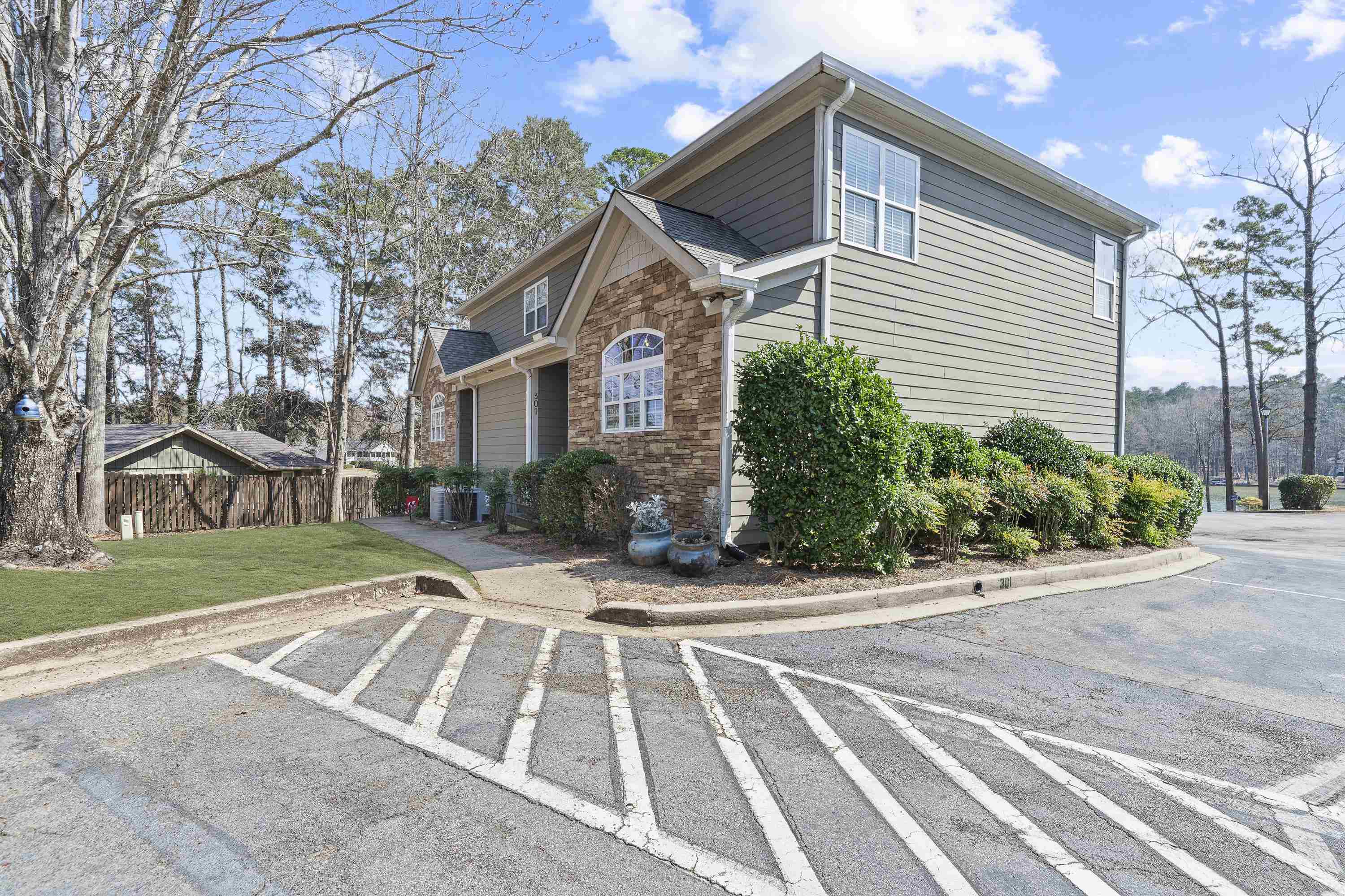 301 PORT LAZ LANE