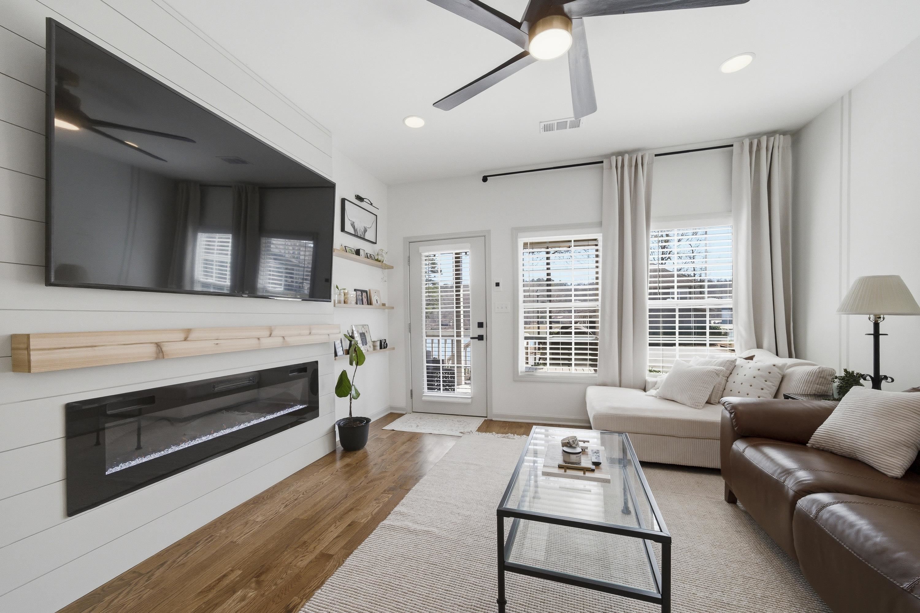 301 PORT LAZ LANE