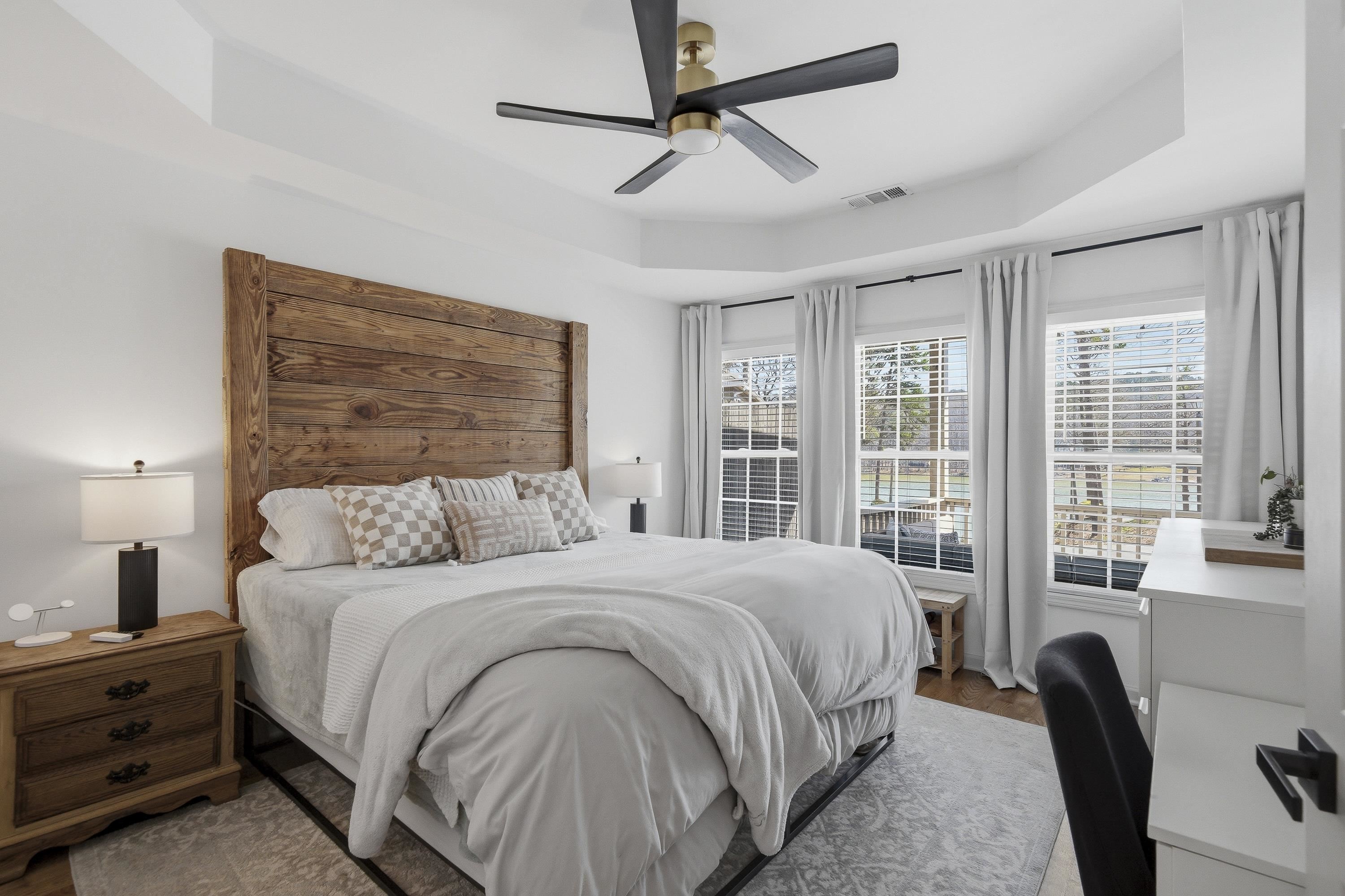 301 PORT LAZ LANE
