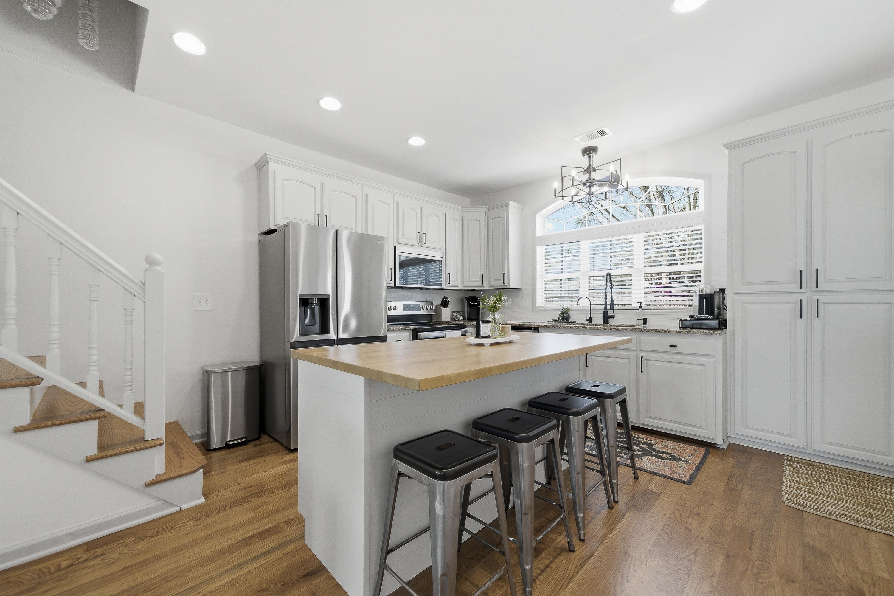 301 PORT LAZ LANE