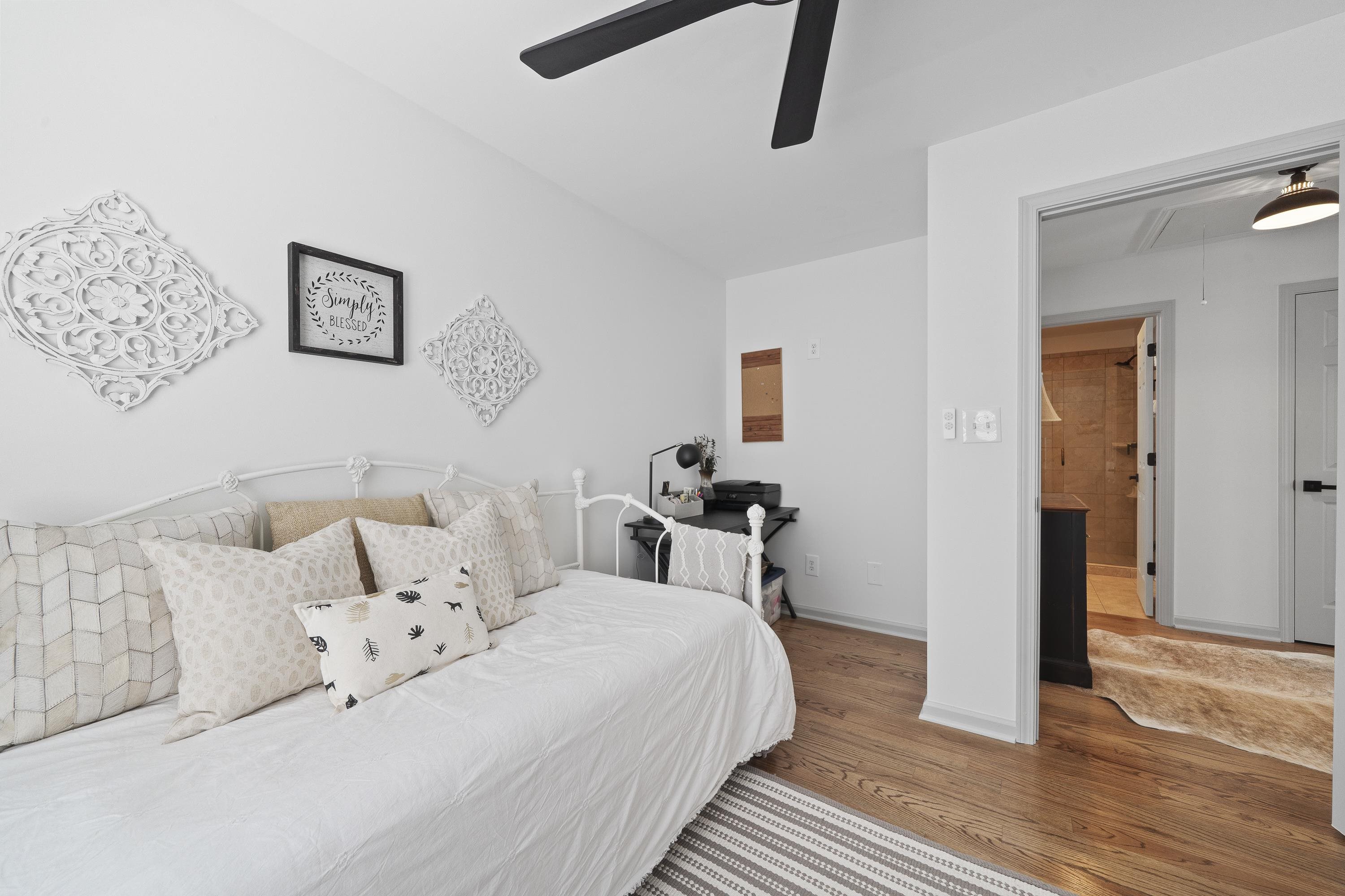 301 PORT LAZ LANE
