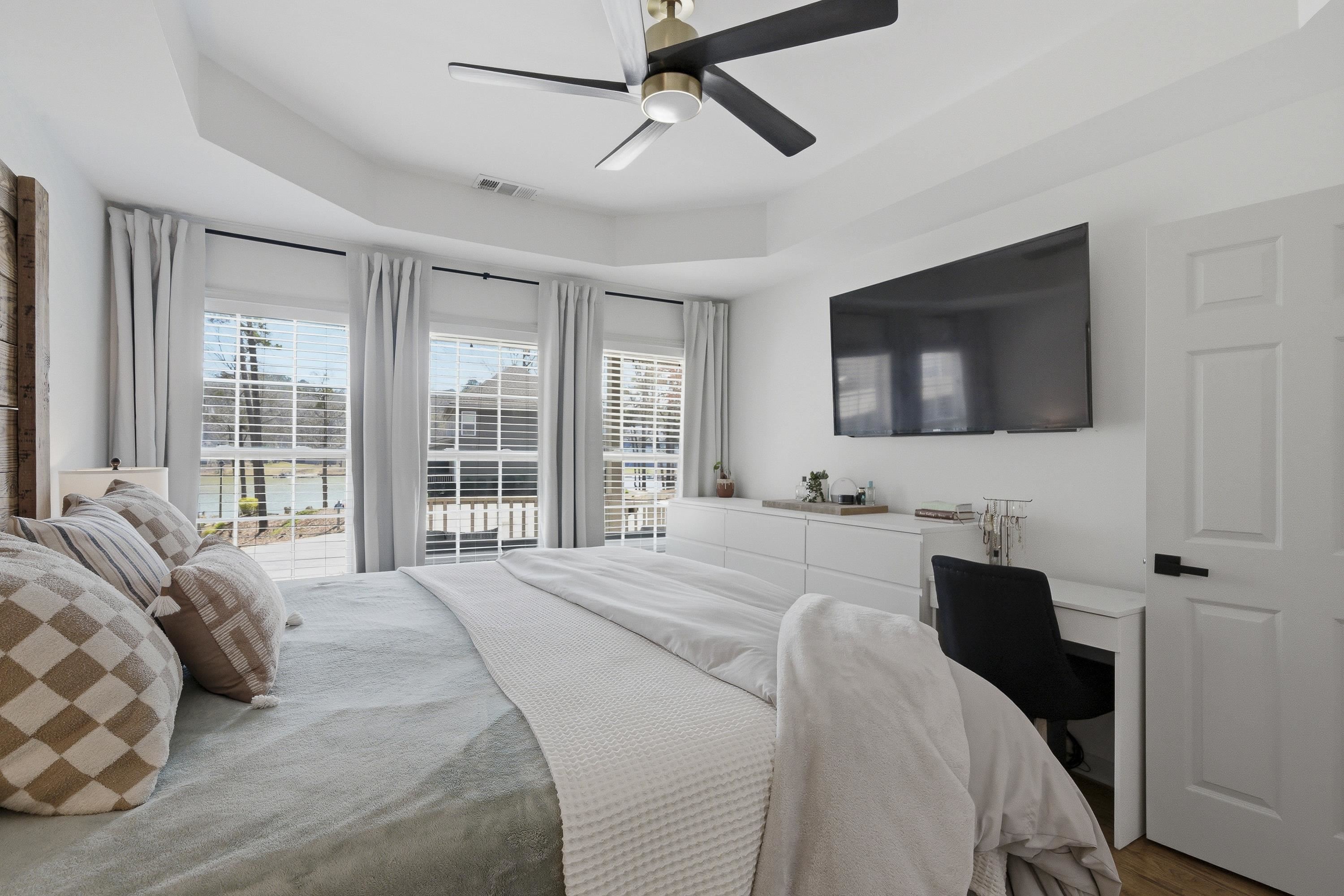 301 PORT LAZ LANE