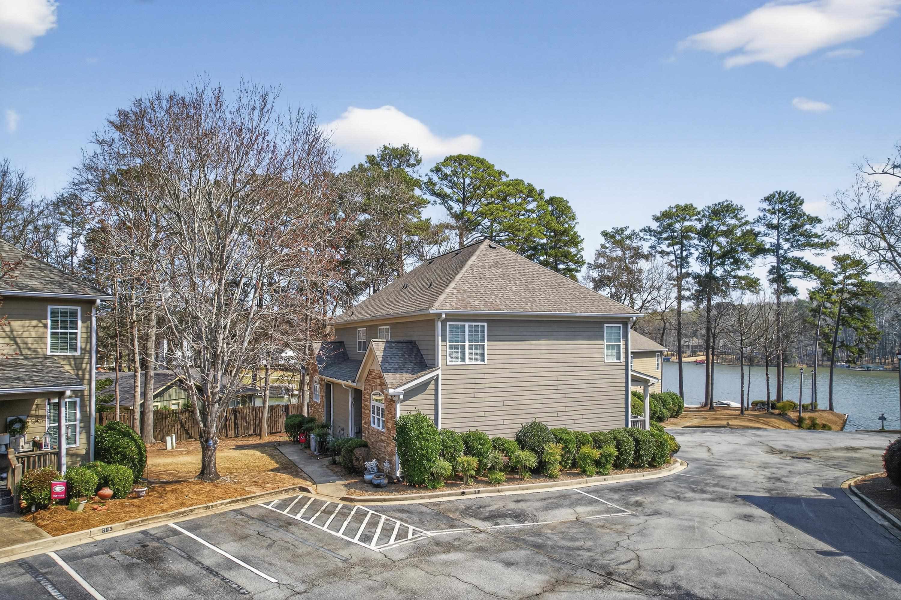 301 PORT LAZ LANE