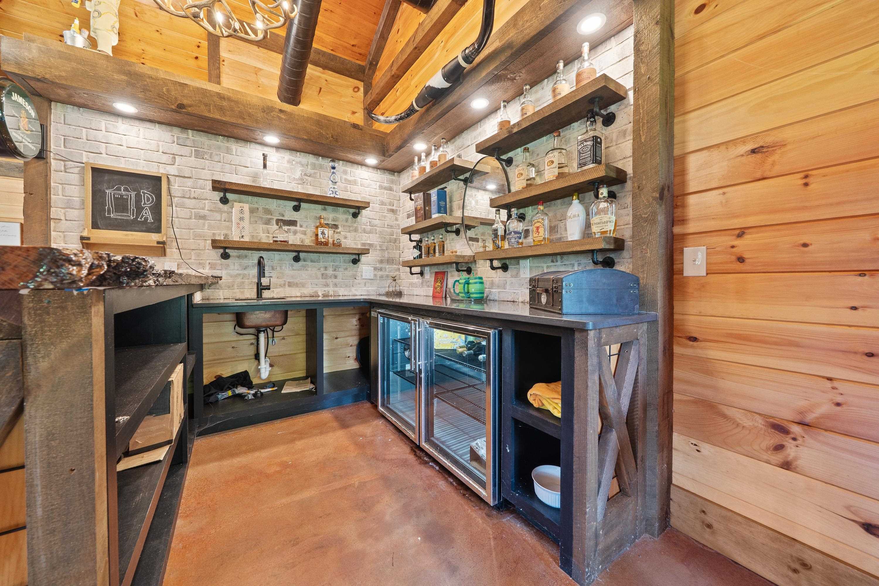 5880 MADISON HIGHWAY