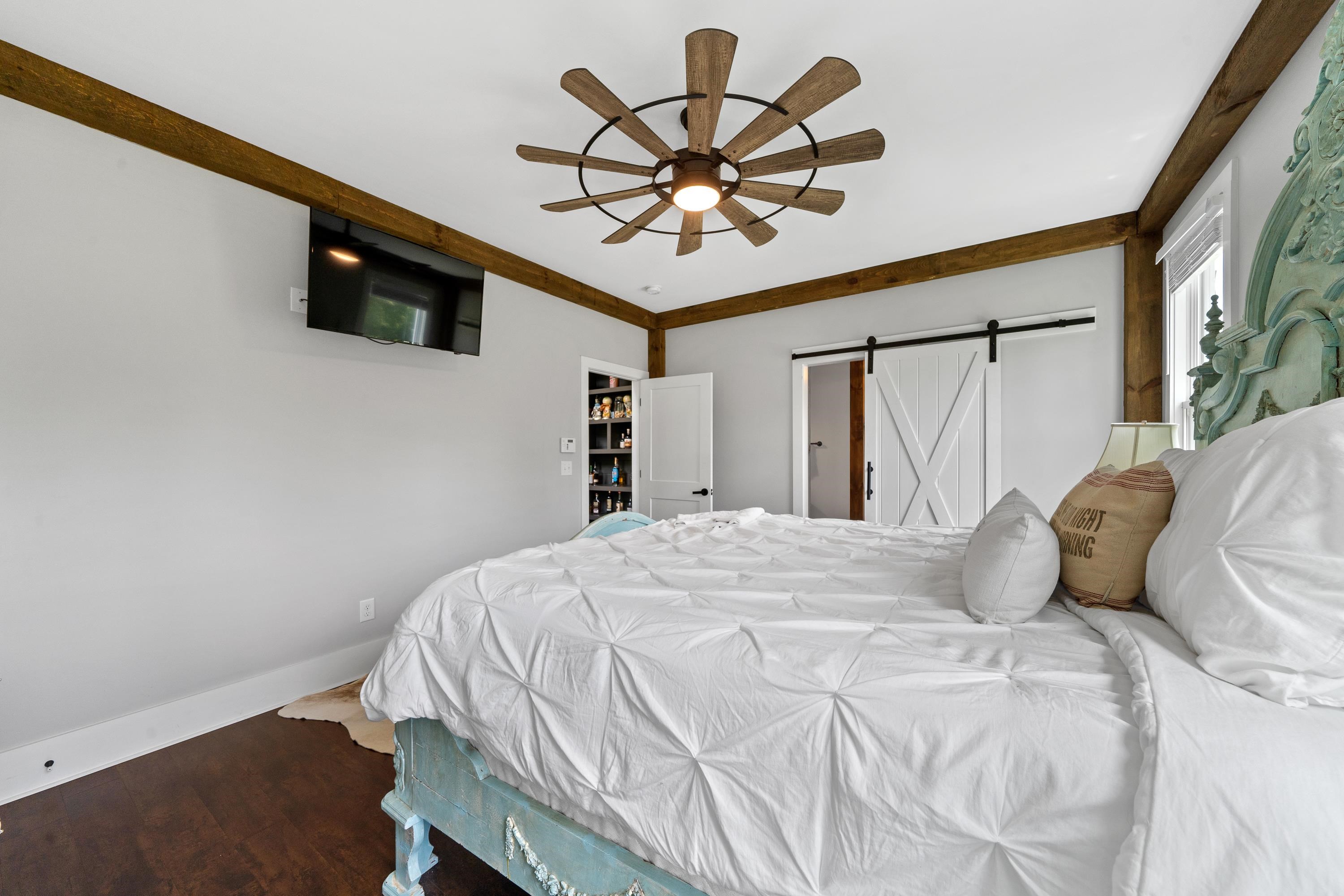 5880 MADISON HIGHWAY