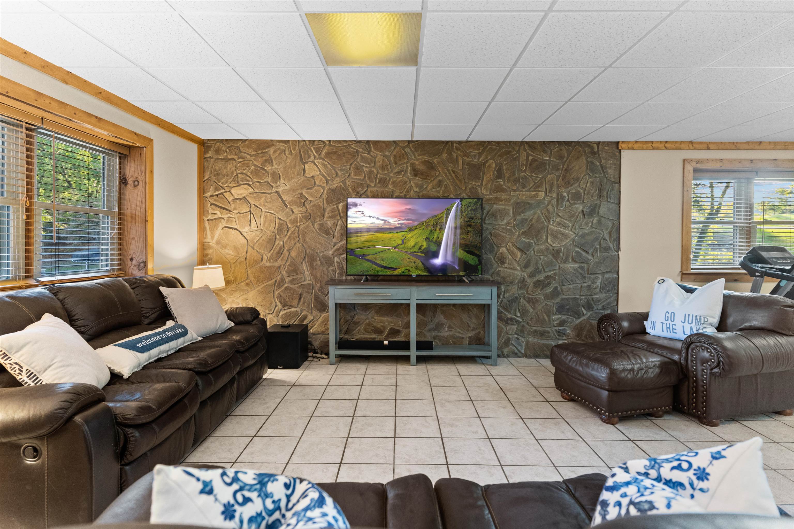 224 LOCH WAY