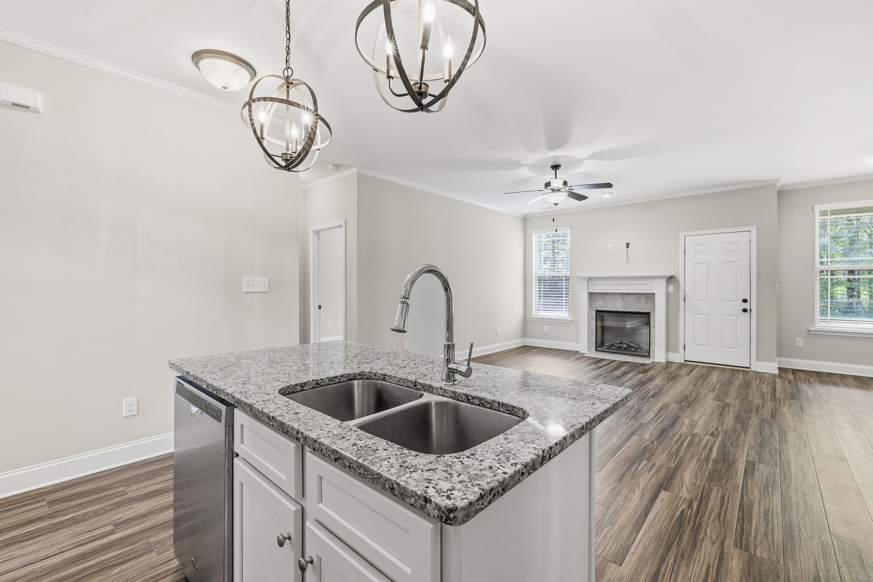 124 HUNTERS CHASE COURT