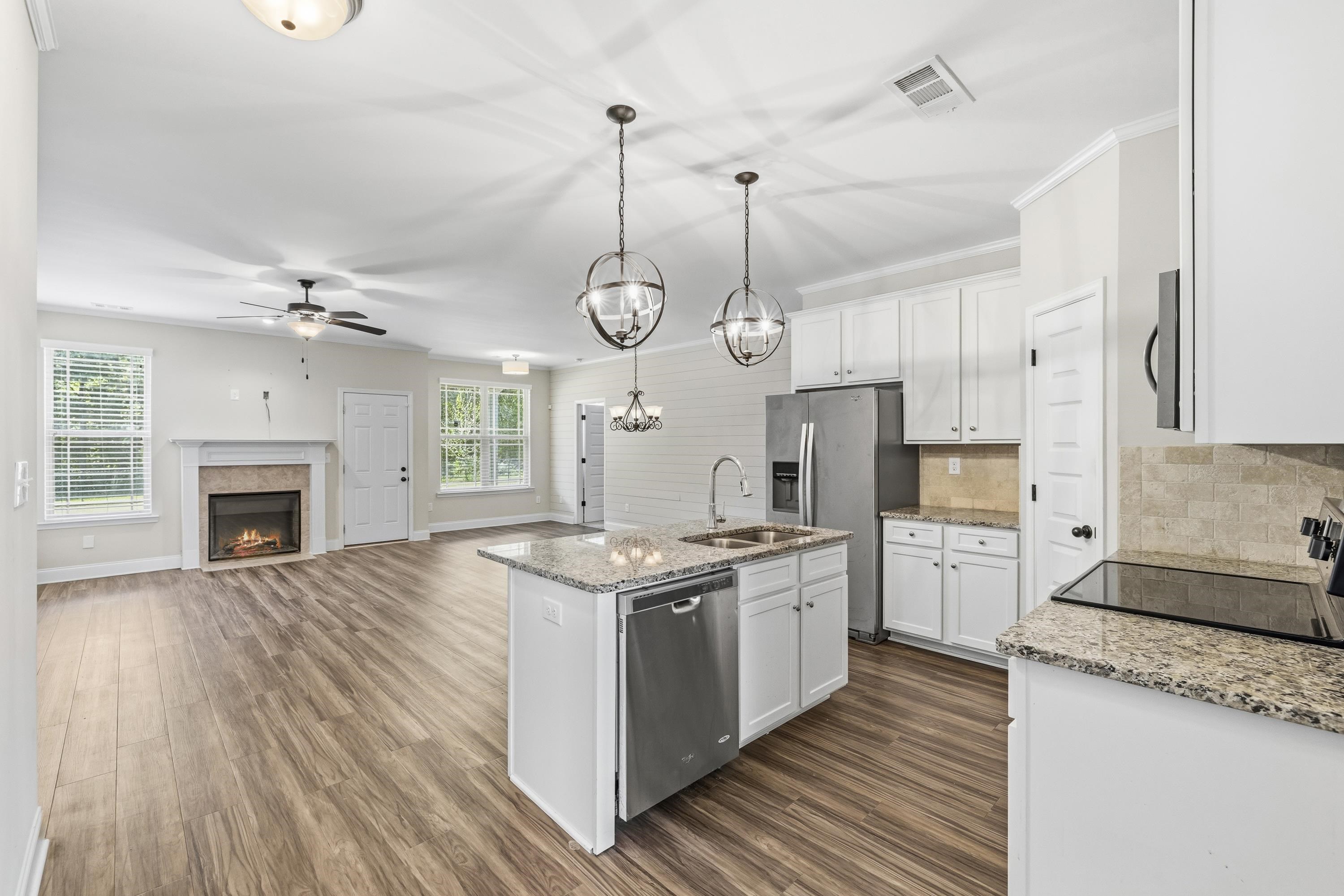 124 HUNTERS CHASE COURT