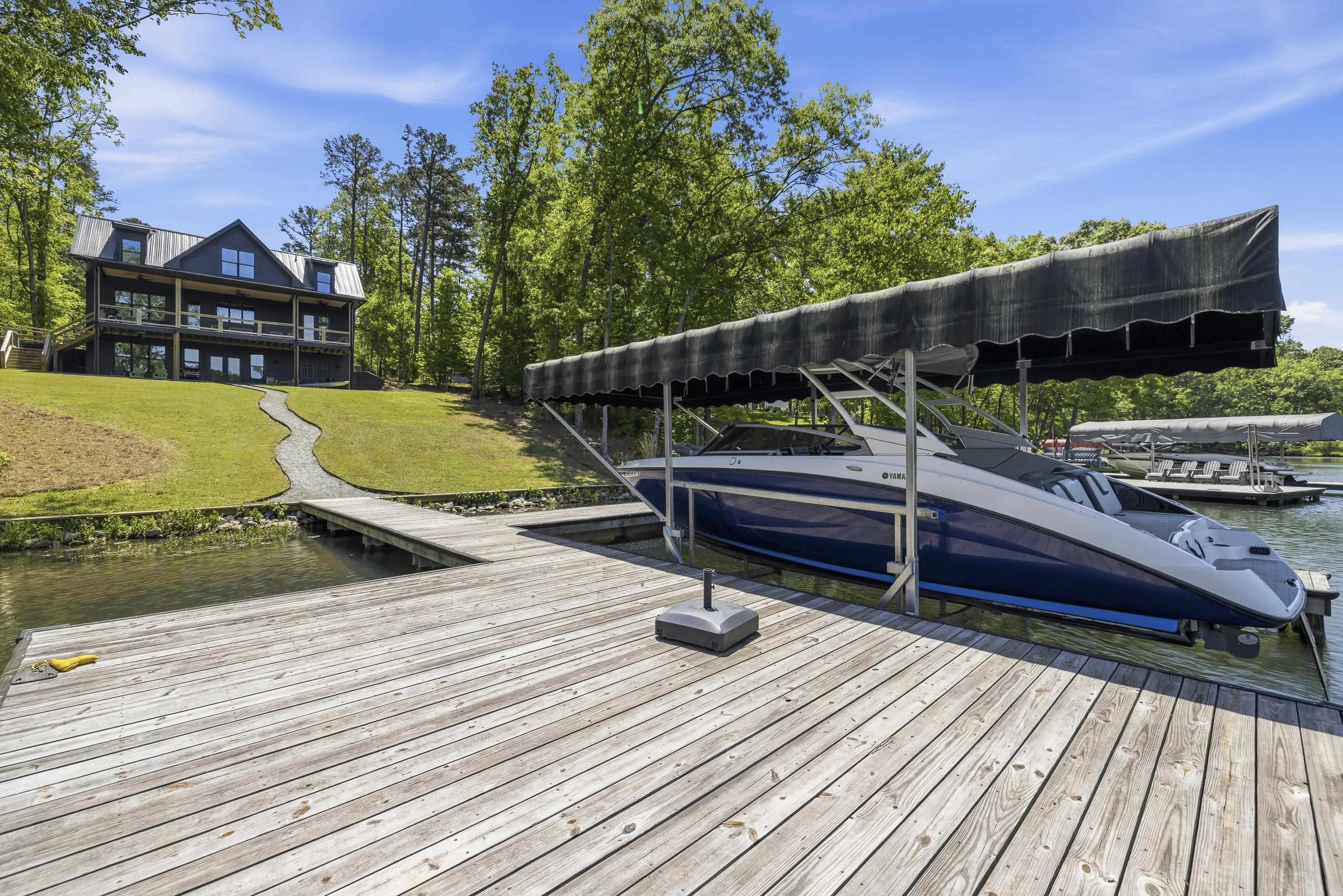 109 LONG SHOALS CIRCLE