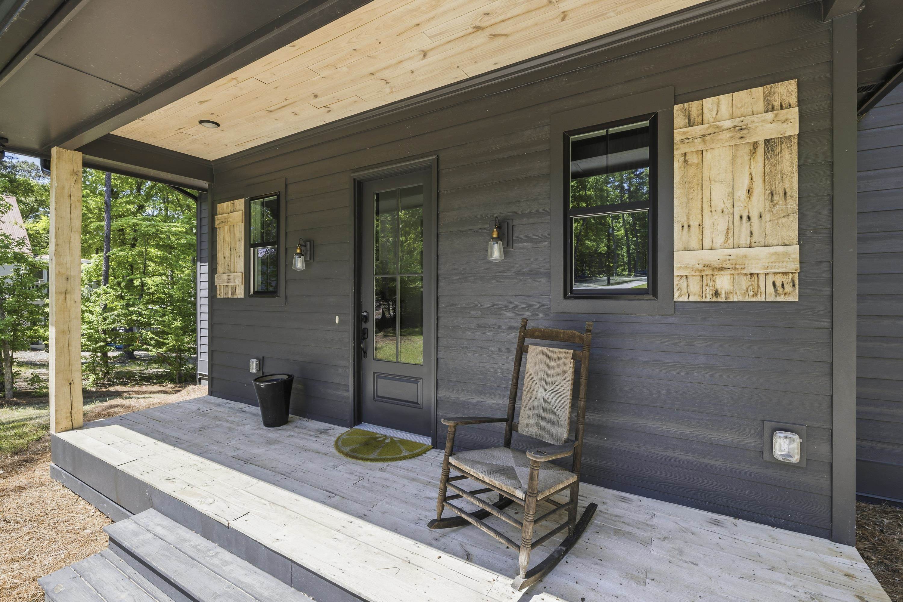 109 LONG SHOALS CIRCLE